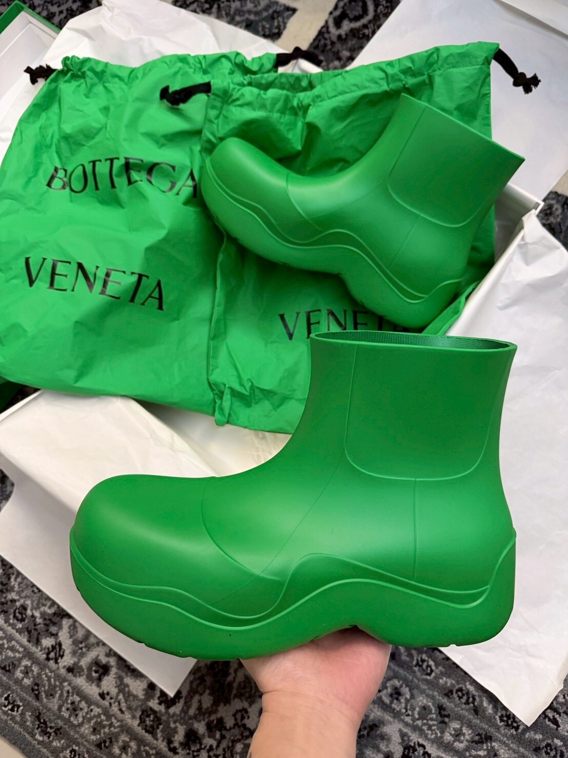 現貨4折 BV Bottega Veneta 經典鸚鵡綠 Puddle 厚底雨靴 短靴