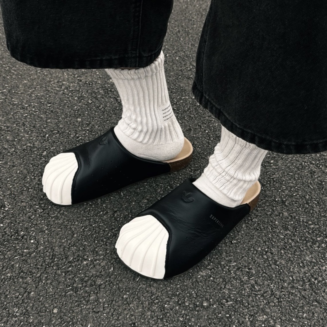 ADIDAS ORIGINALS SUPERSTAR ADIMULE 黑白 奶油白 包頭拖鞋 穆勒 中性鞋款 情侶鞋 LC0411