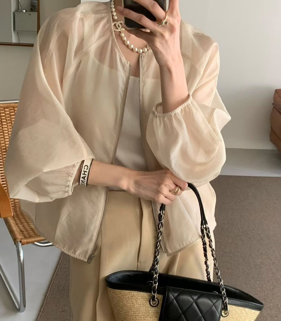 奶油杏微透膚感歐根紗圓領拉鍊外套