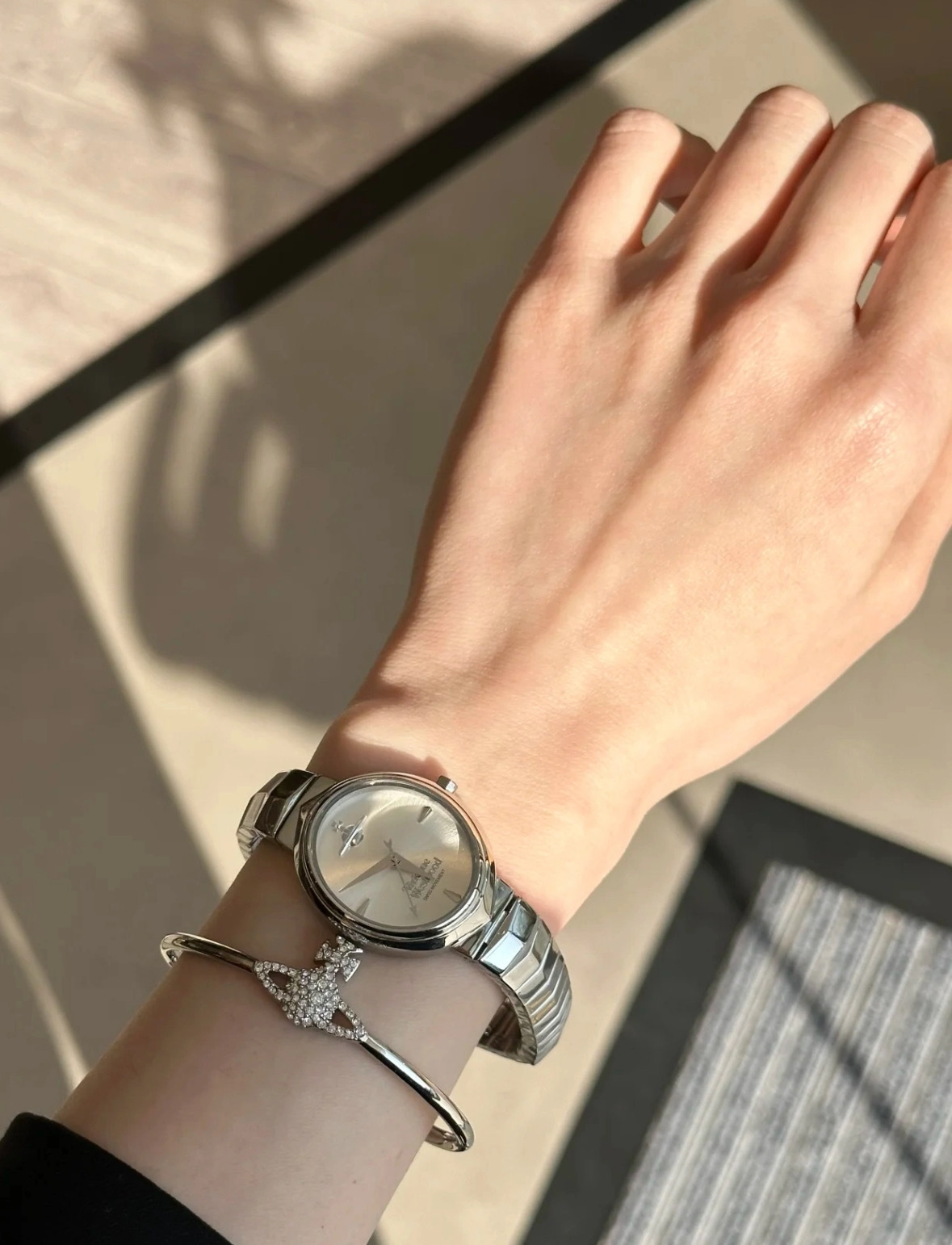 〈美到太犯規⭐〉Vivienne Westwood Armour Watch 經典盔甲蛇骨腕錶 銀色