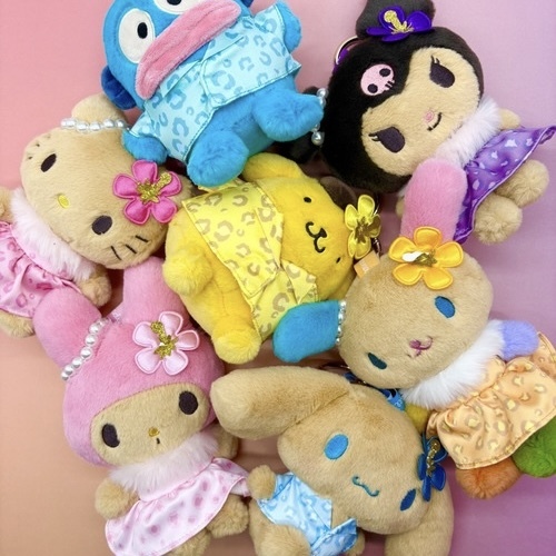 SANRIO 三麗鷗 曬黑 緞面豹紋服裝 小麥色 吊飾 多款