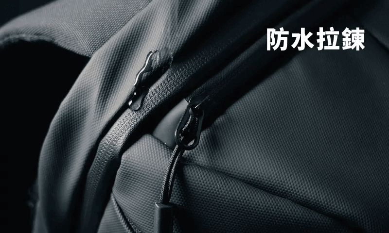 防潑水後背包推薦-日常小雨與水珠防潑示意