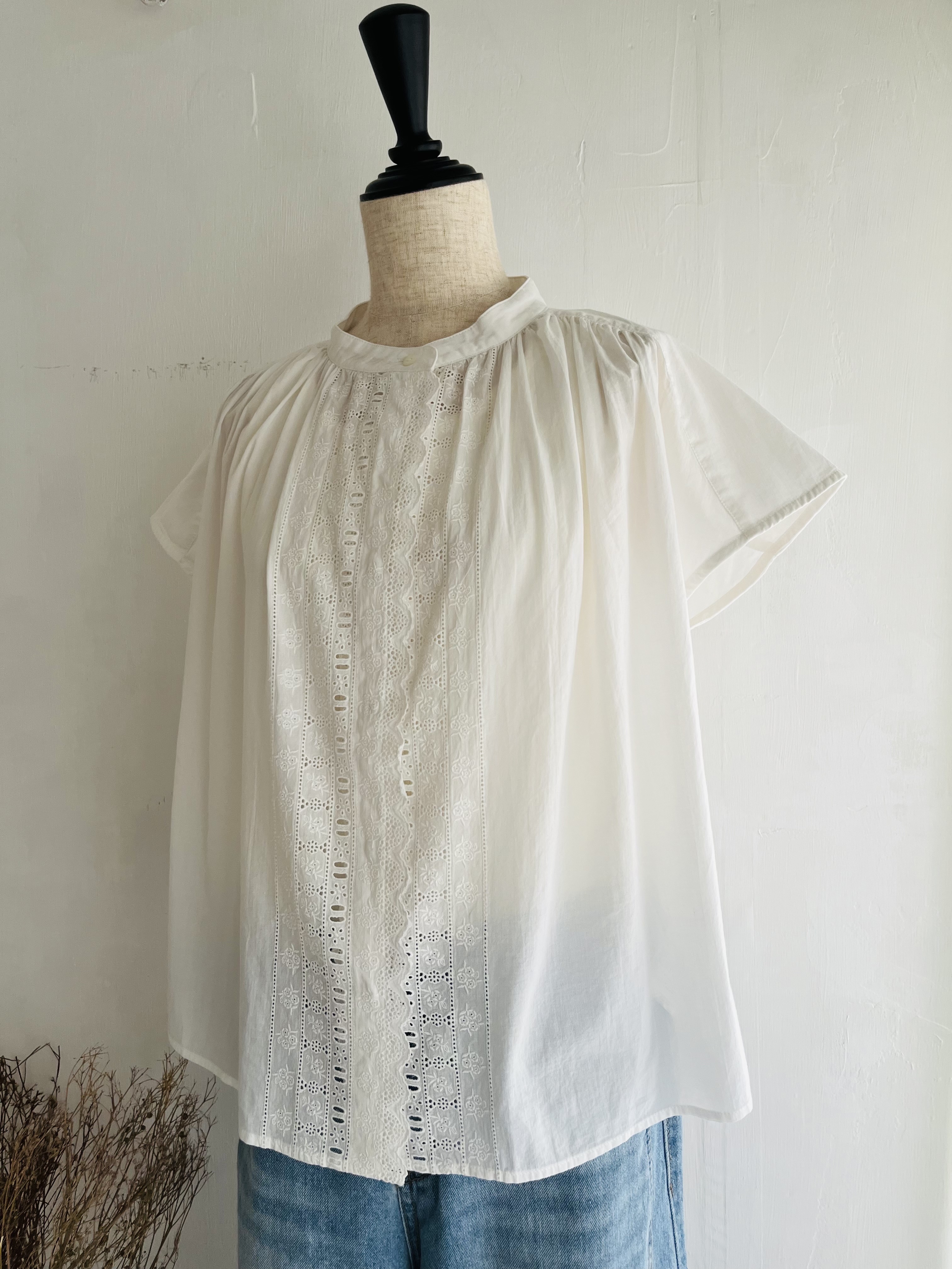 PONT DE CHALONS白色刺繡通花小企領top