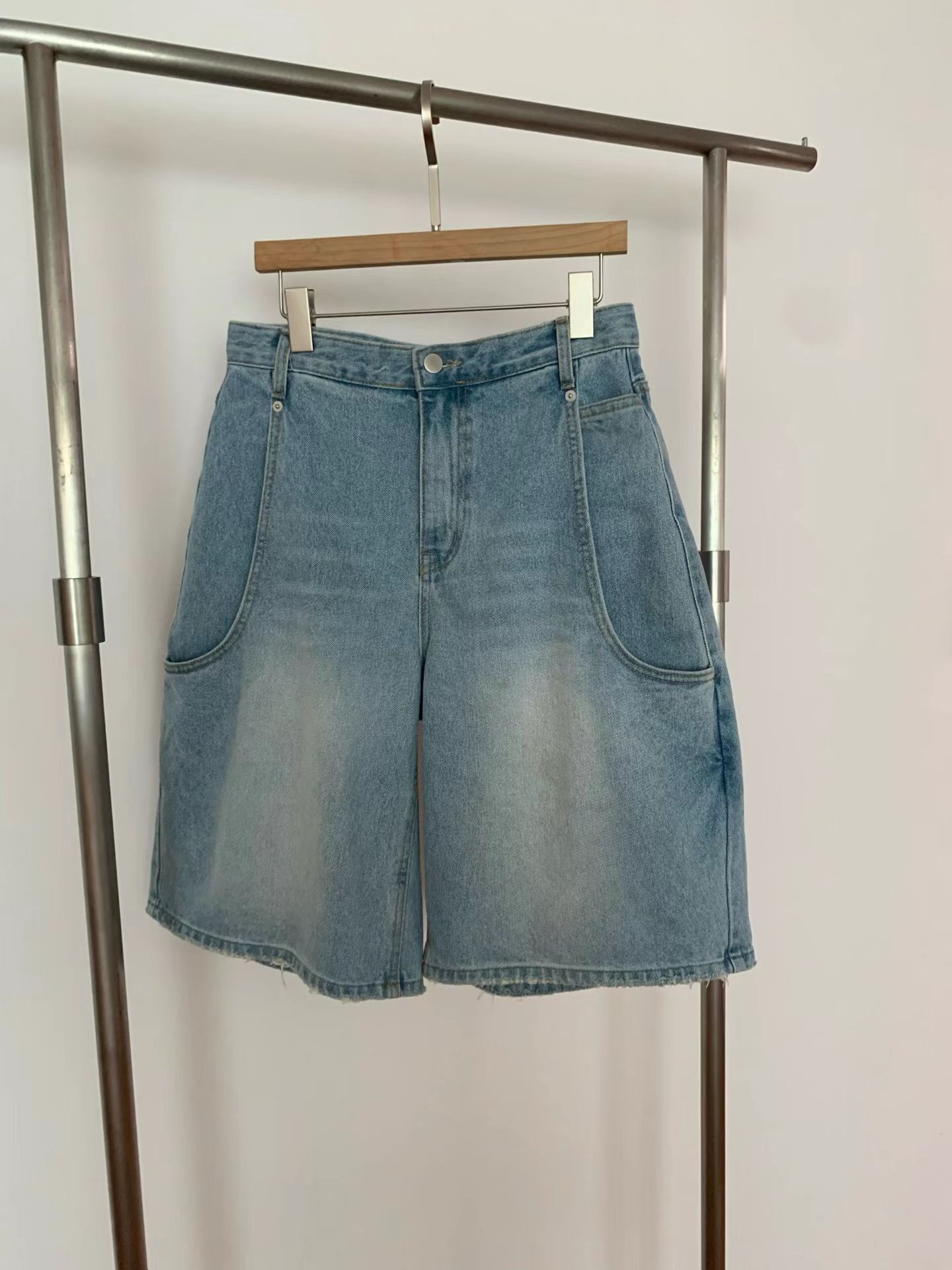 WW2663 Big Pocket Jorts