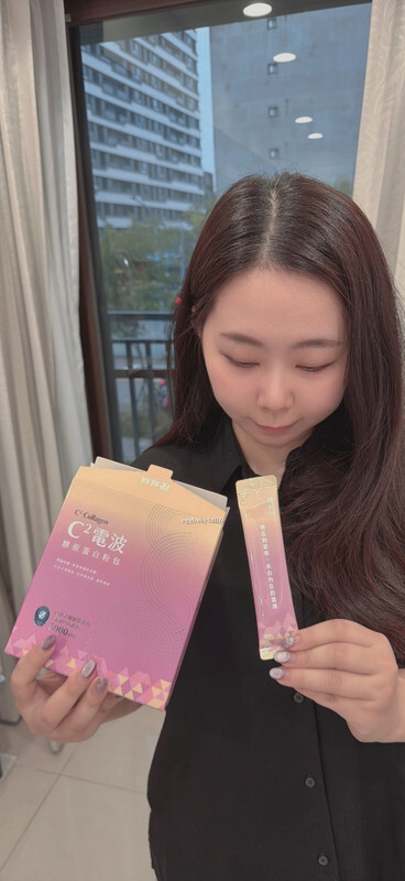 3D與橙姑娘C2膠原蛋白產品外盒與單包裝照,主打小分子與無感退費機制。