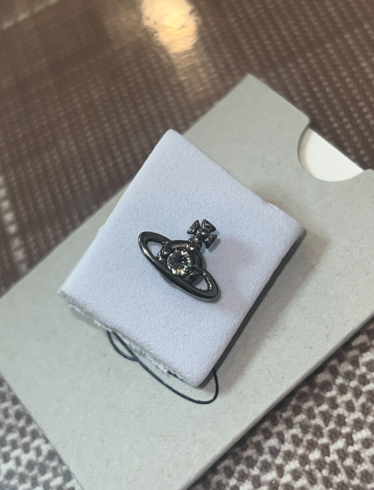 代購-Vivienne Westwood NANO solitaire 土星水鑽 單支耳釘 槍黑