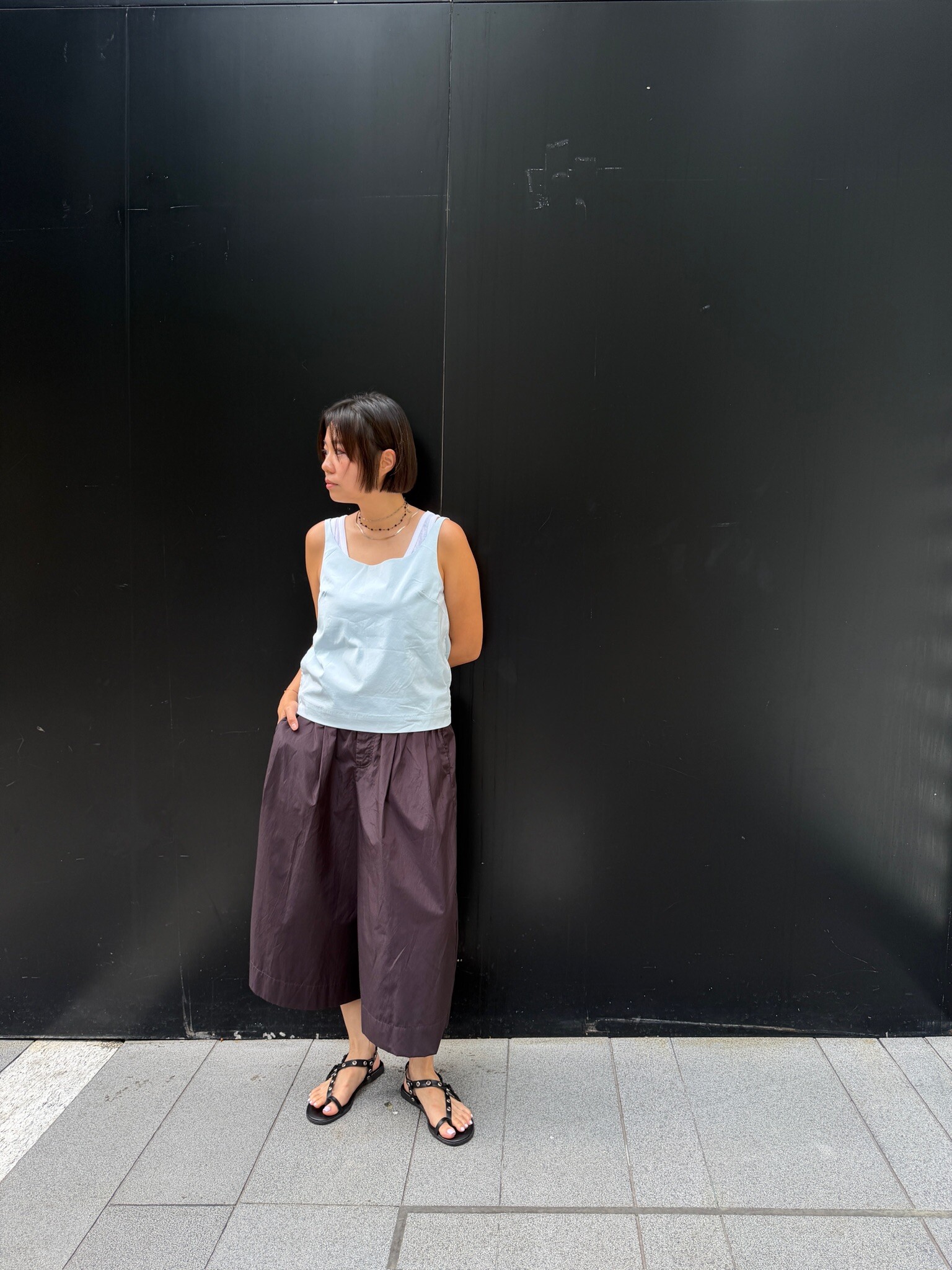 Cropped deep U vest