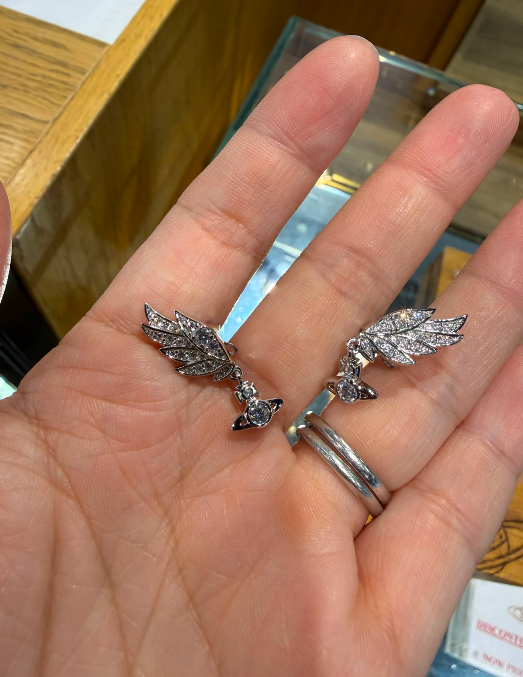 LYS01901 Vivienne Westwood 天使之翼土星耳環