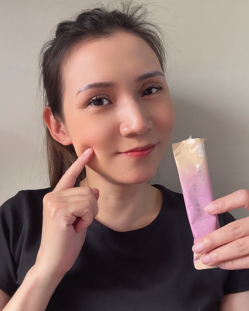 持續補充後,整體持妝度變得比較穩定,妝感也不容易崩壞