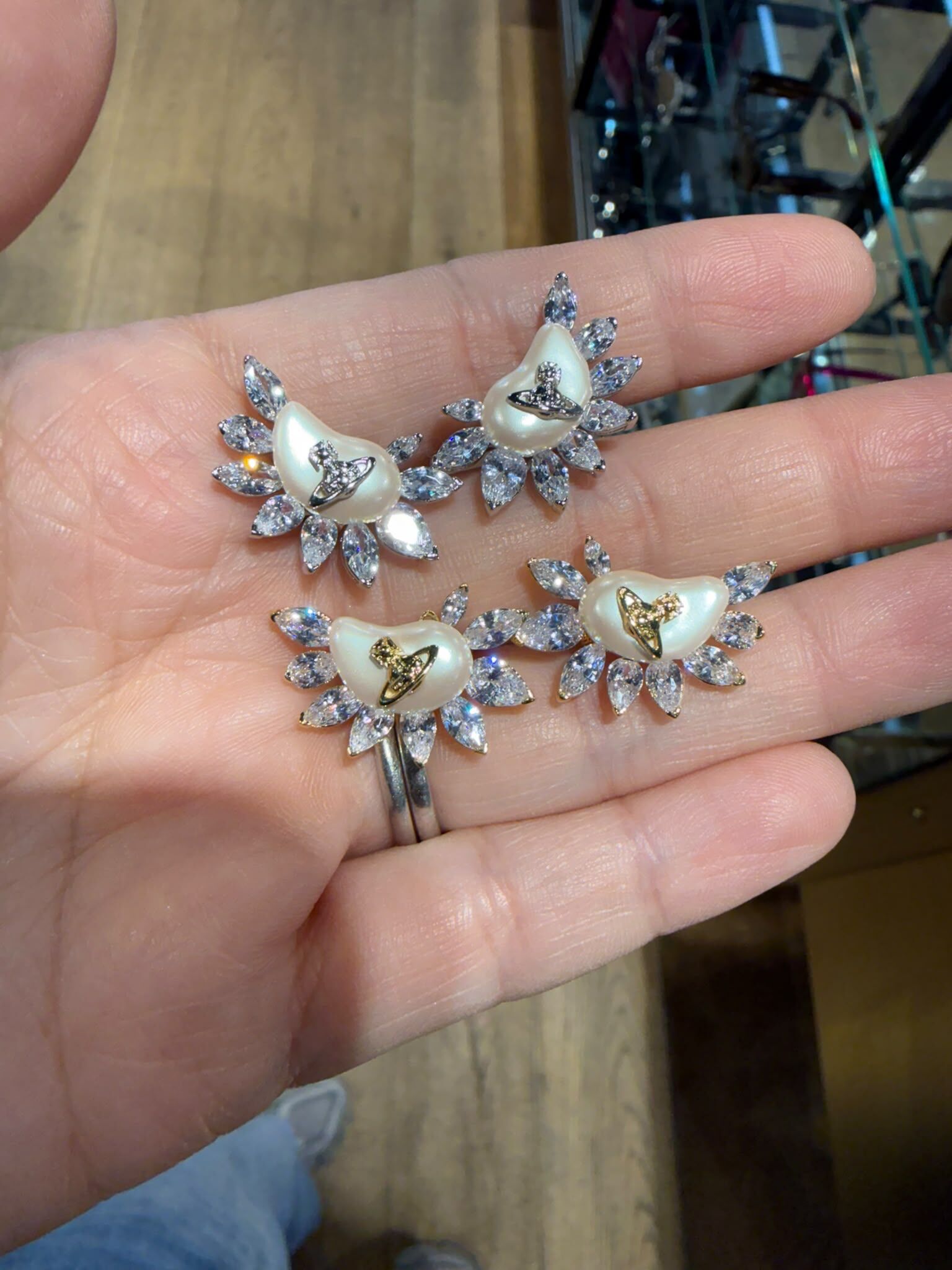 LYS01902 Vivienne Westwood 珍珠水鑽不規則耳環