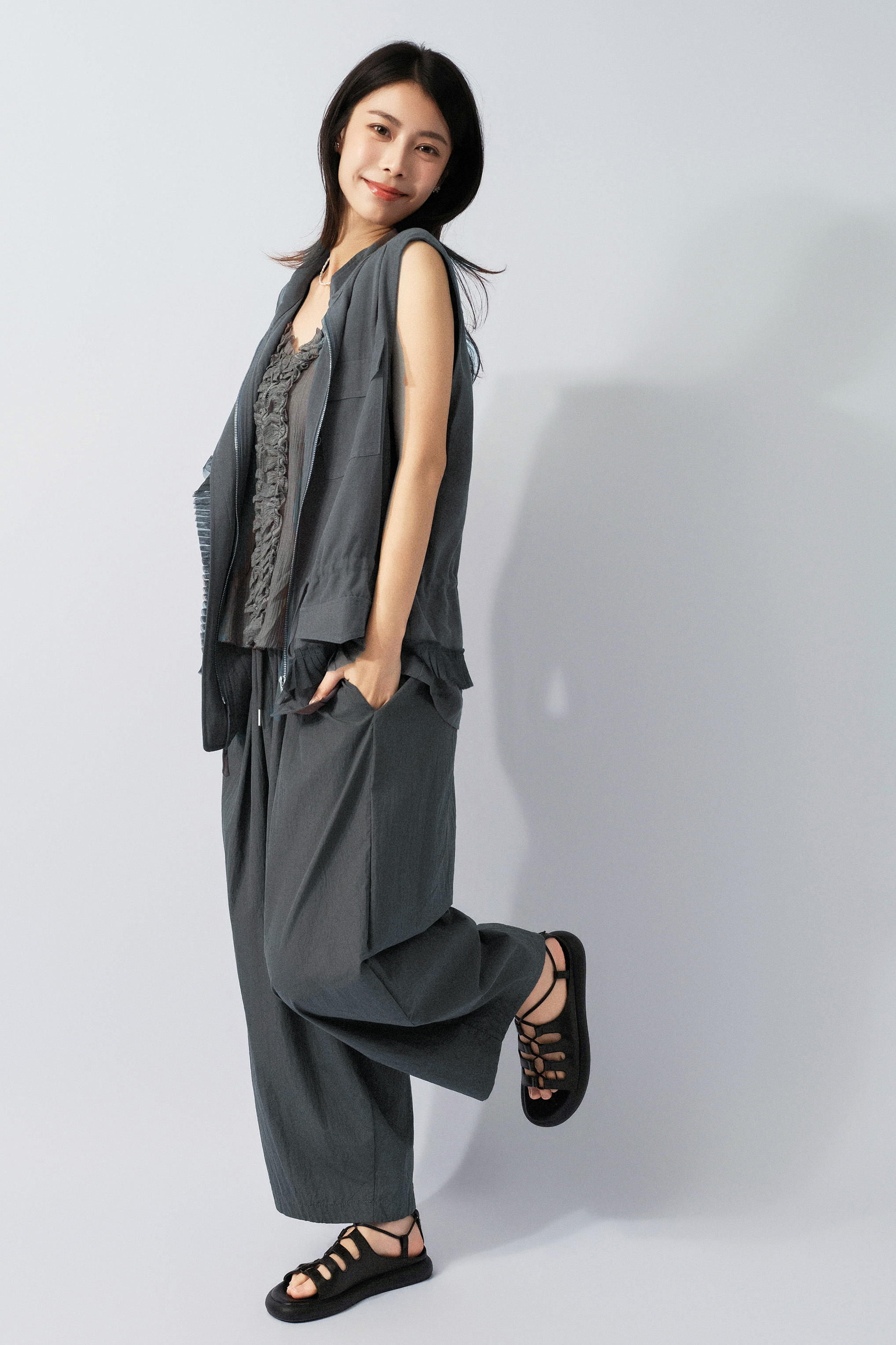 SS26_0259（背心外套＋Top＋長褲）