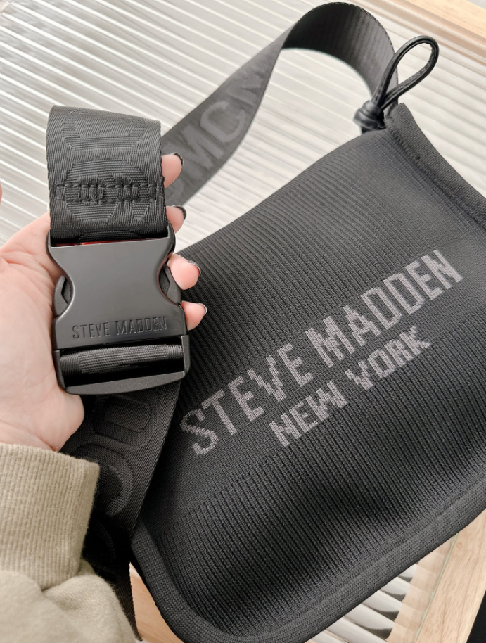 Steve Madden-BNELSON 休閒束口寬帶大水餃包