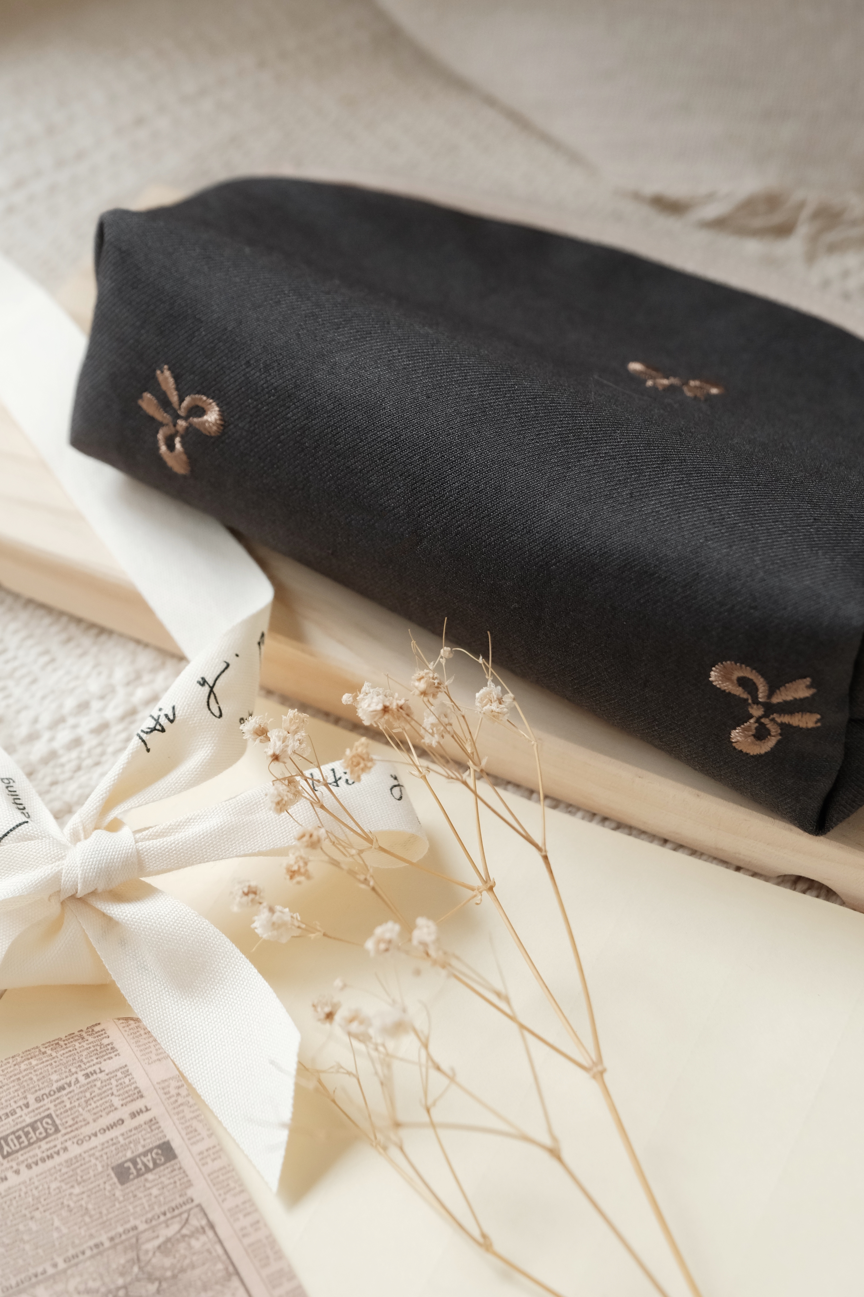 Hi Y.P store-貝殼小物包-刺繡蝴蝶結