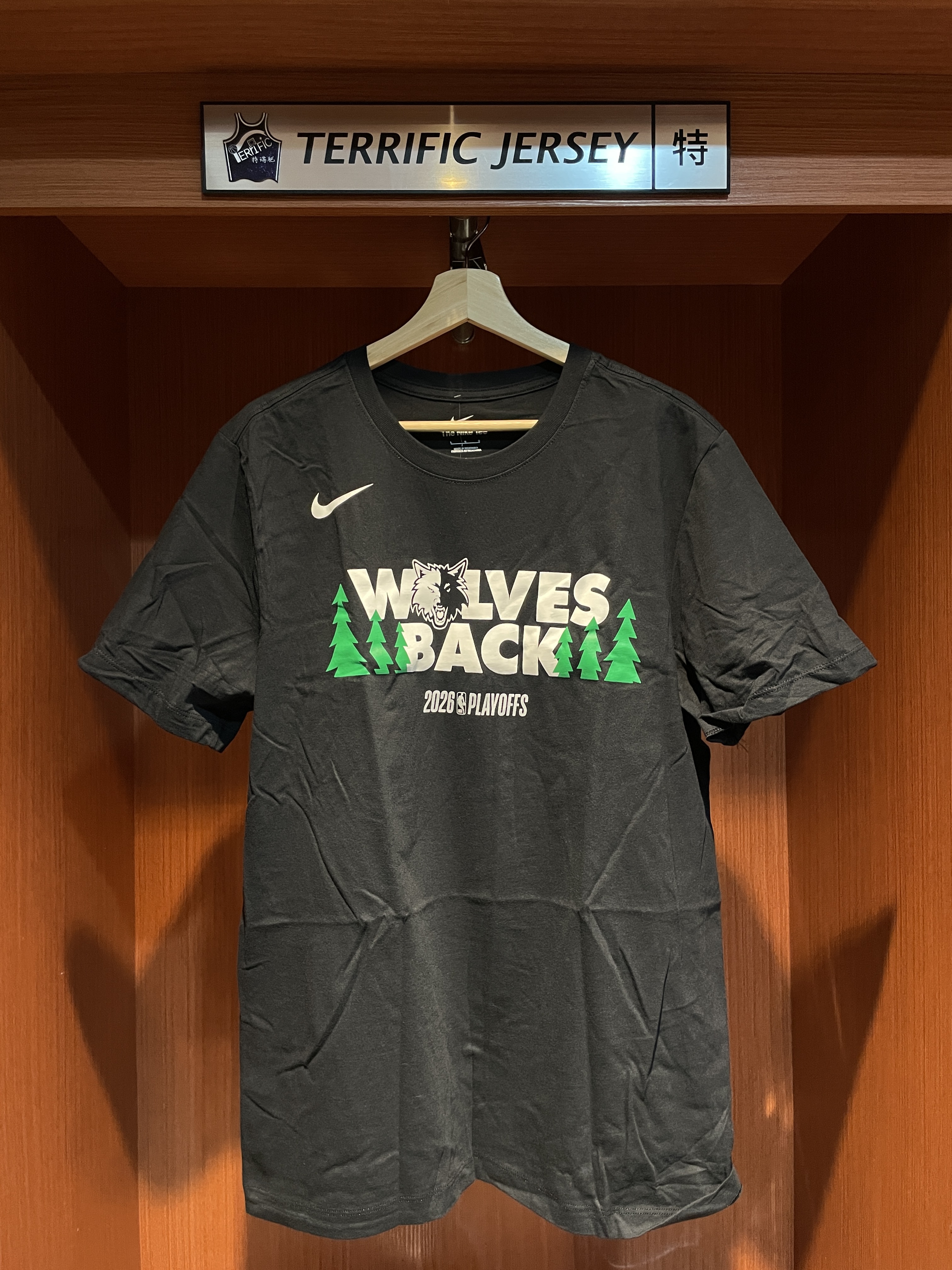 NBA短袖 Minnesota Timberwolves 明尼蘇達灰狼 季後賽黑 標語 2026 NBA Playoffs On-Court Mantra Nike Tee 棉質 全新