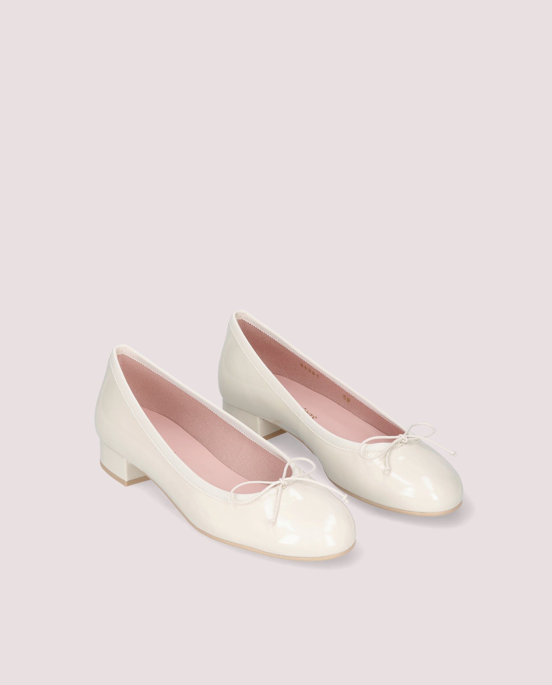 1PB0611-384 [PRETTY BALLERINAS] Gretschen Ballerina In Ivory Patent Leather #53616_017 (EU)