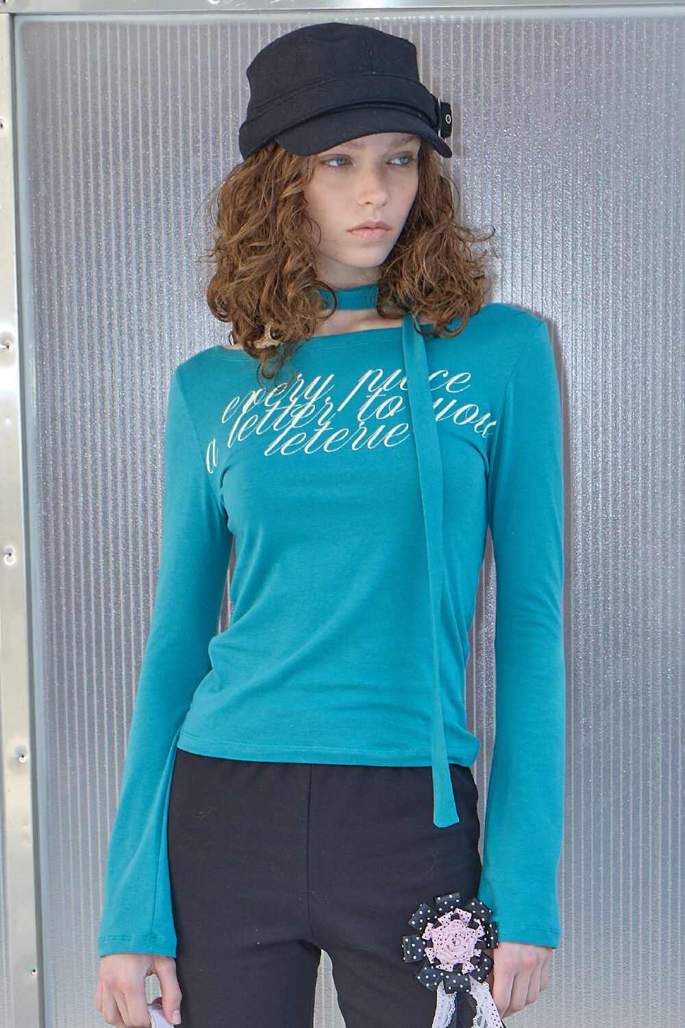 《限時團購優惠》LETERIE LETTERING OFF-SHOULDER TIE LONG SLEEVE
