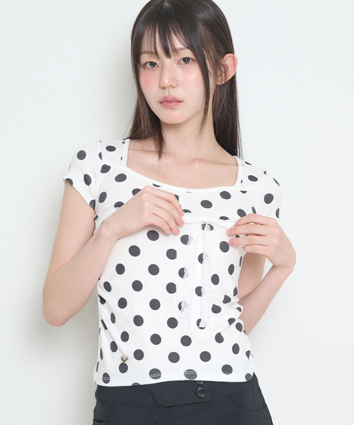 ILLIGO 點點印花短版上衣 白色 26SMTOP33WHDT