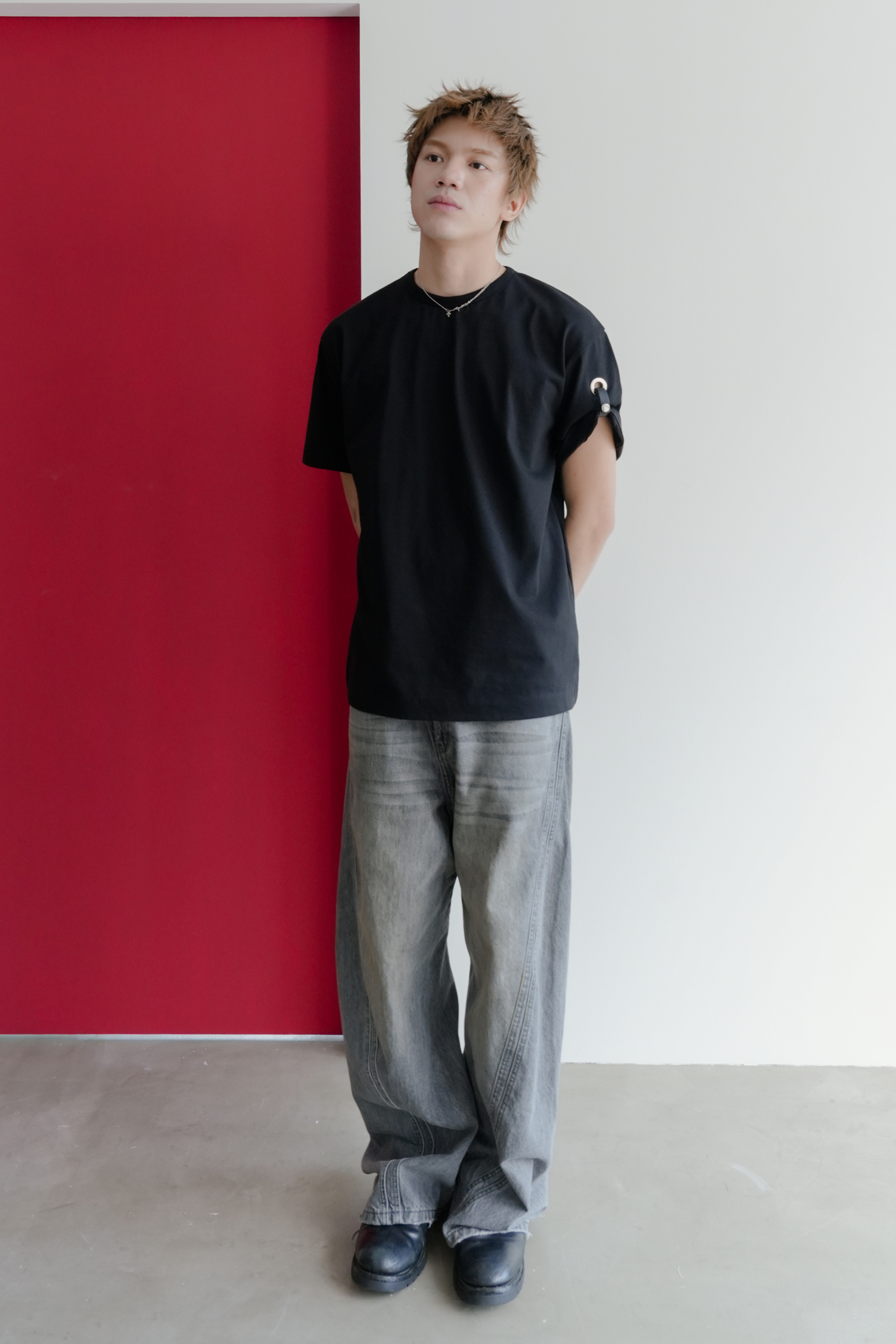 leather eyelet tee #上衣