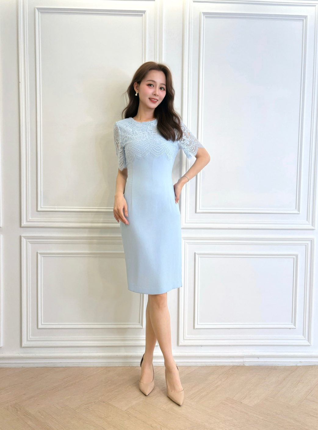 柔美蕾絲領短袖洋