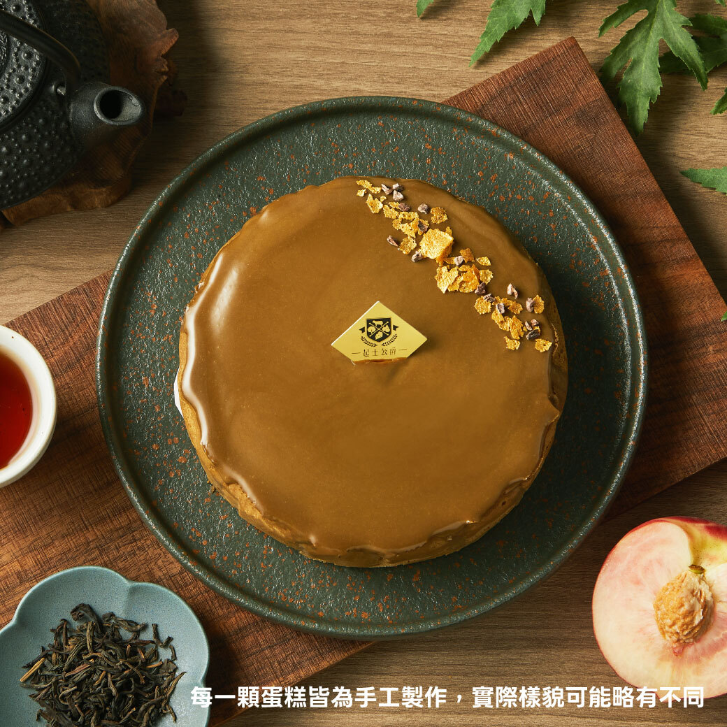 起士公爵紅烏龍茶葉特寫,茶湯呈現琥珀色澤