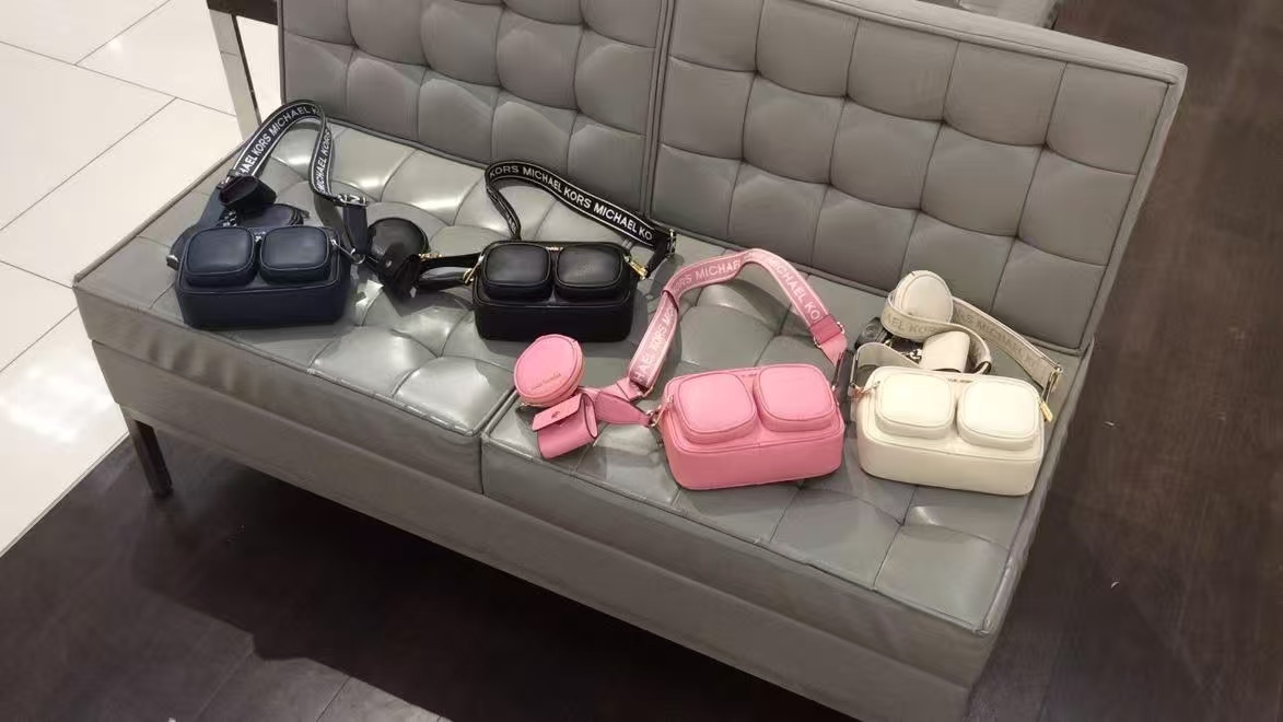 【預購】H061103 Michael Kors Tech 斜孭袋