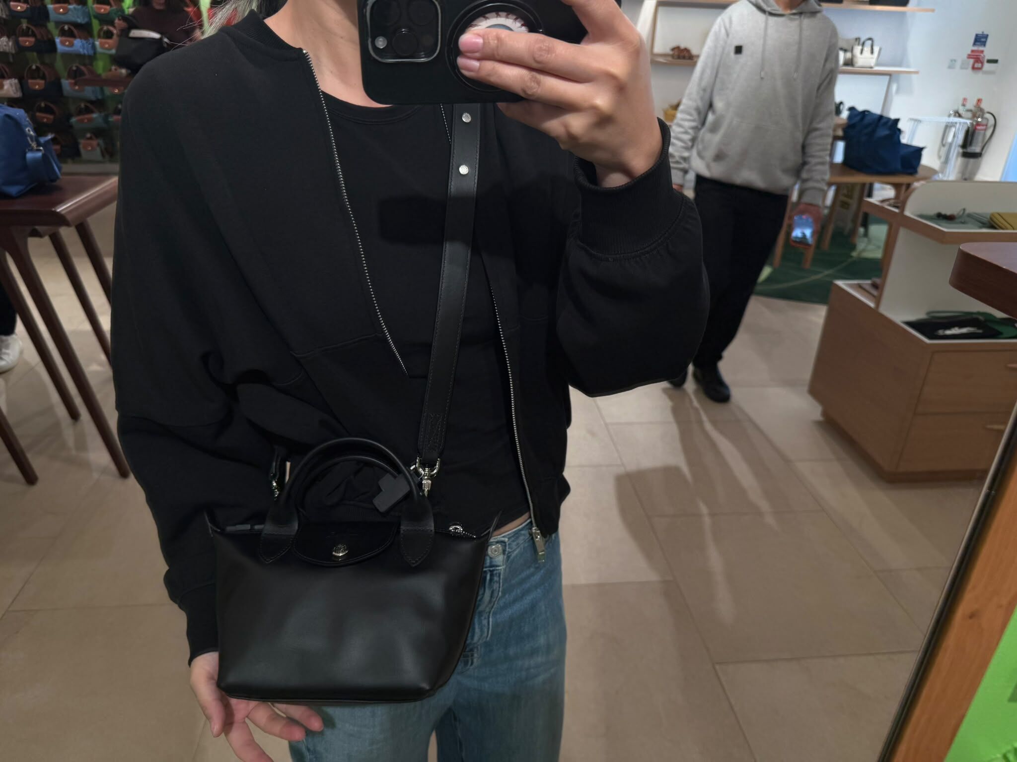 LYS01906 Longchamp Le Pliage Xtra 牛皮水餃袋黑色