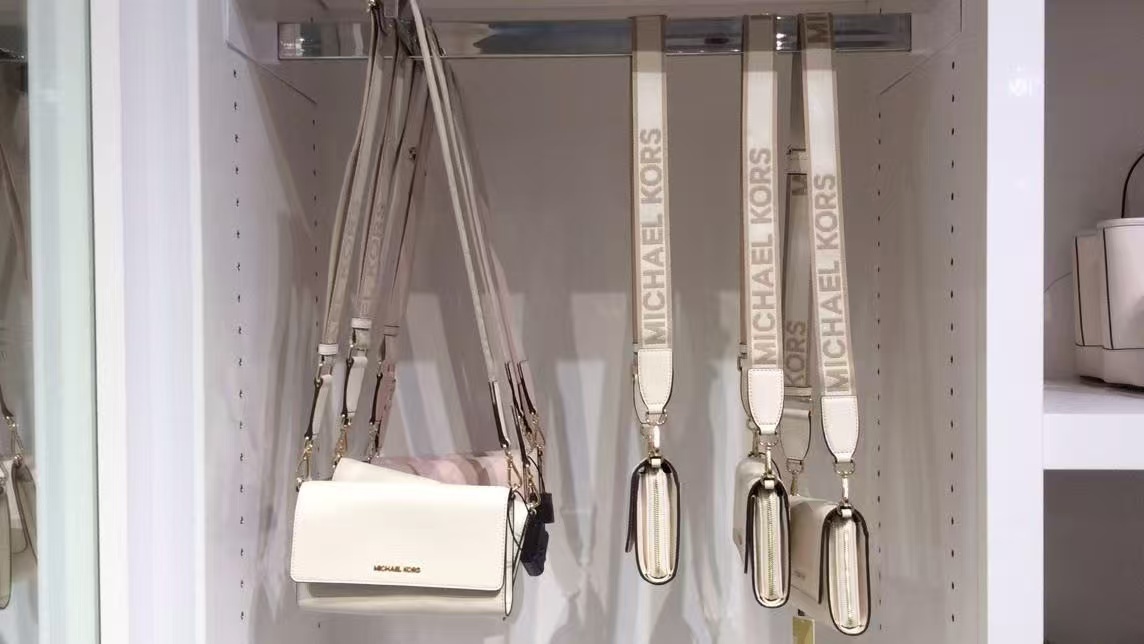 【預購】H061112 Michael Kors 大號銀包斜孭袋