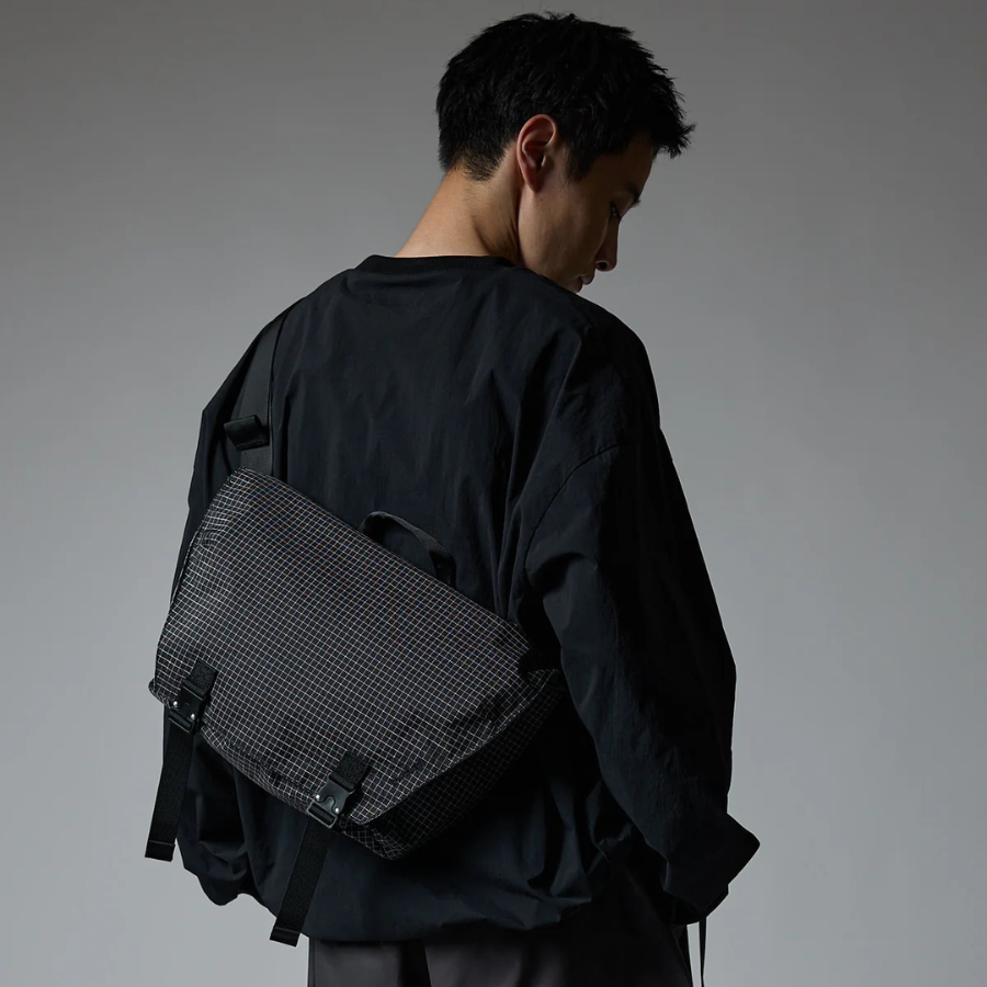 Compact Messenger Bag 防潑水輕量郵差包