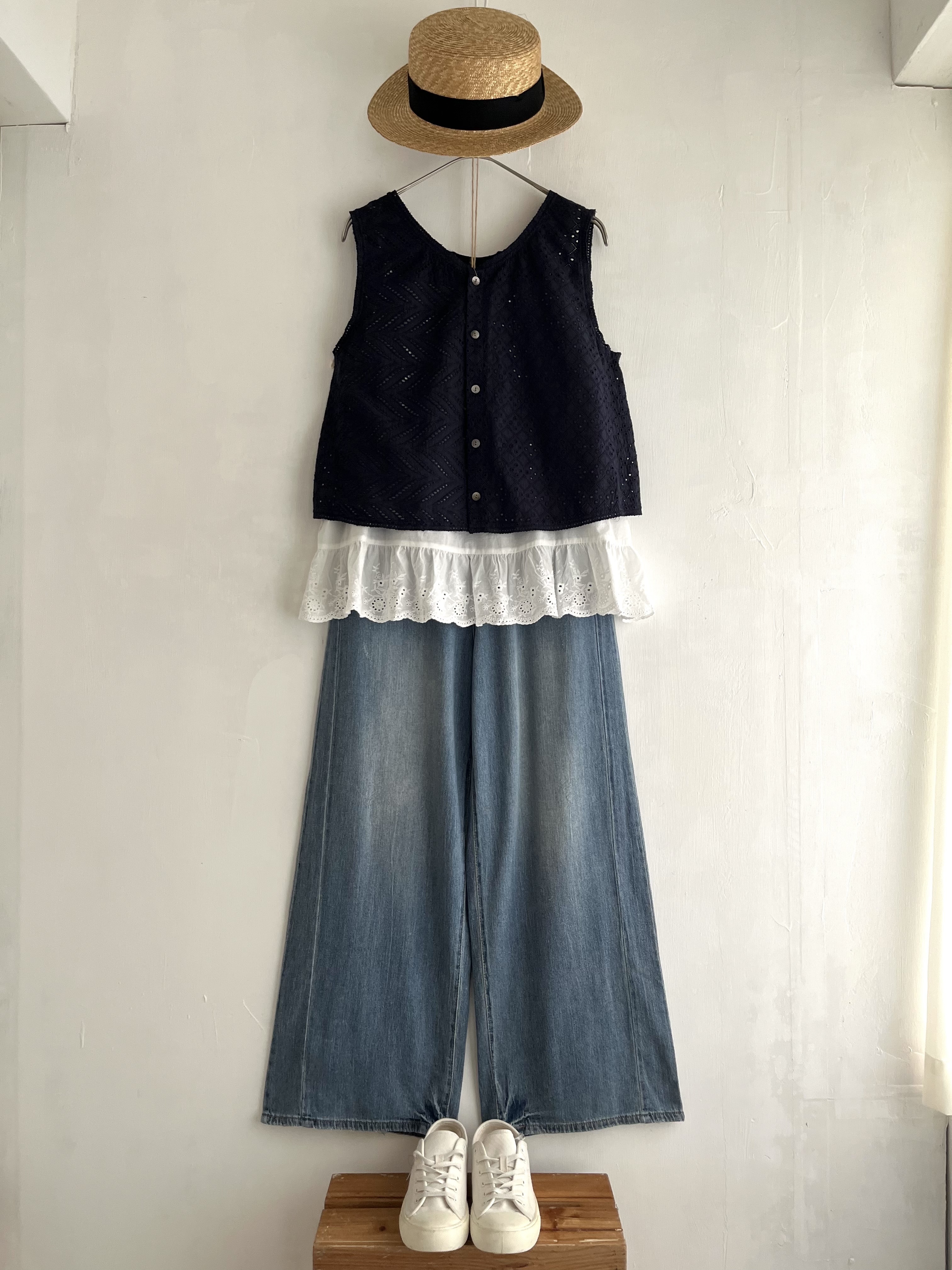 NOUVELLES DU PARADIS藍色刺繡通花背心外套