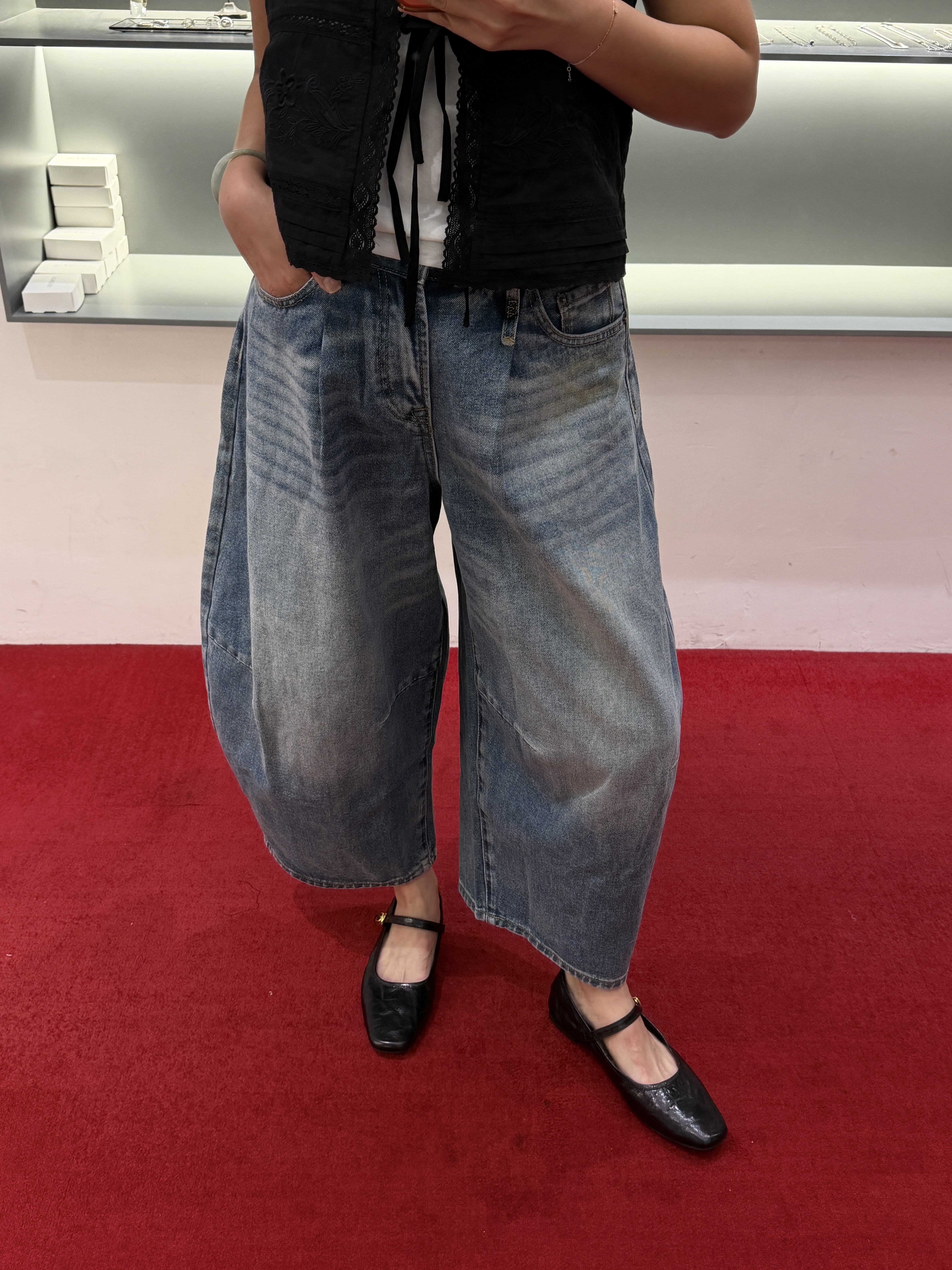 Tapered balloon cut denim jeans