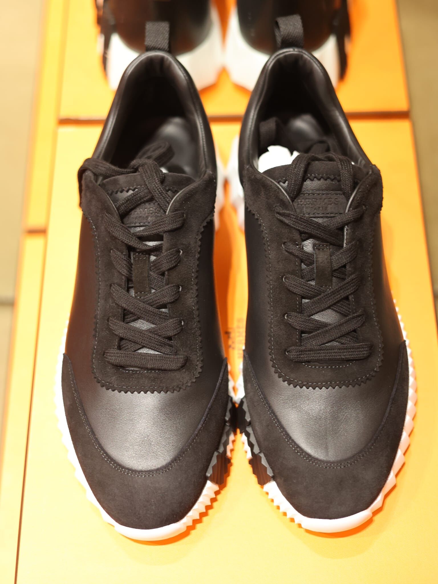 Bouncing sneaker noir (可預訂size)