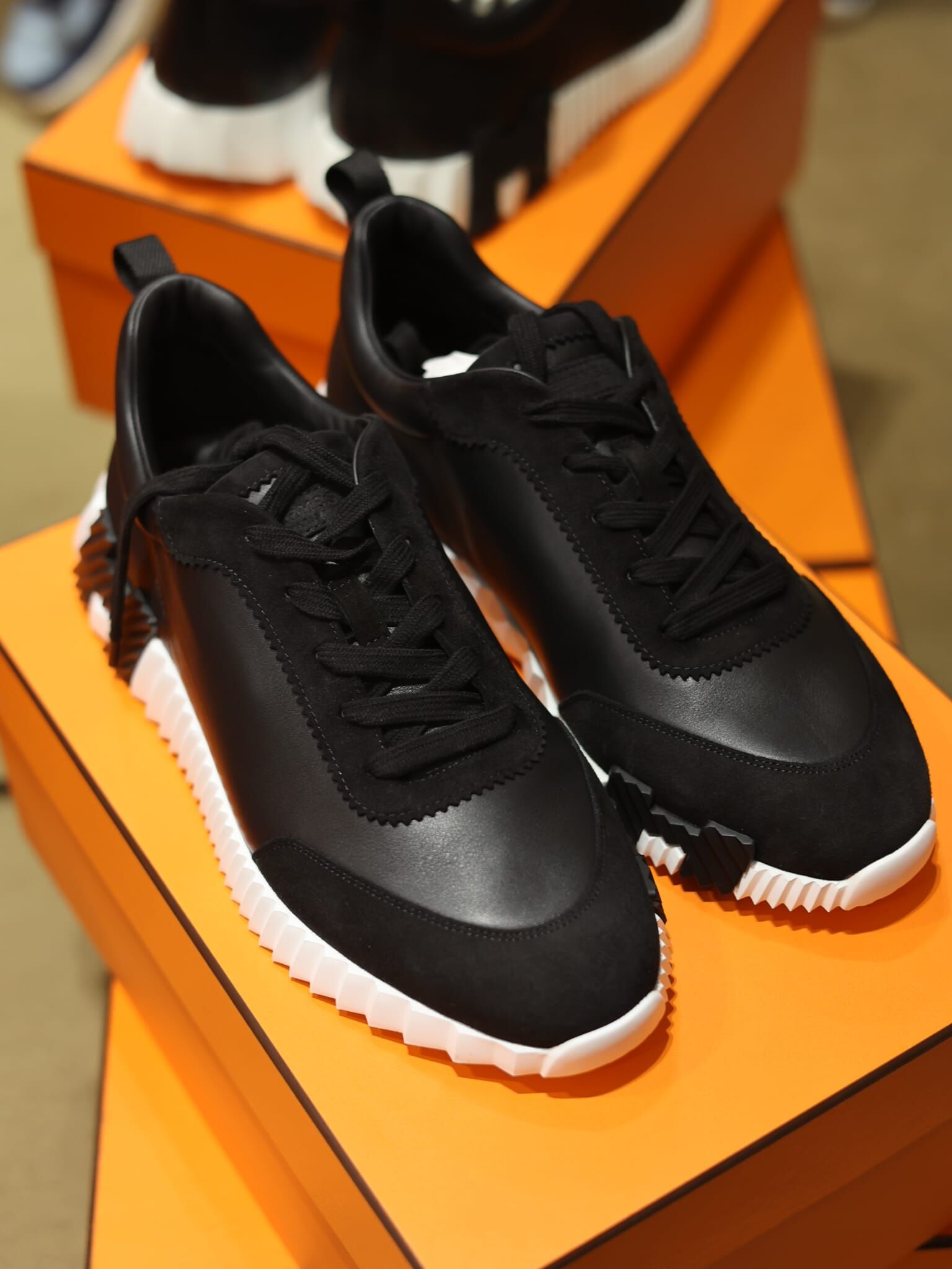 Bouncing sneaker noir (可預訂size)