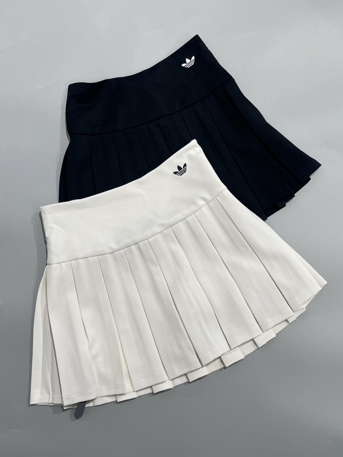 ADIDAS ORIGINAL 學院風 刺繡 百褶 短裙