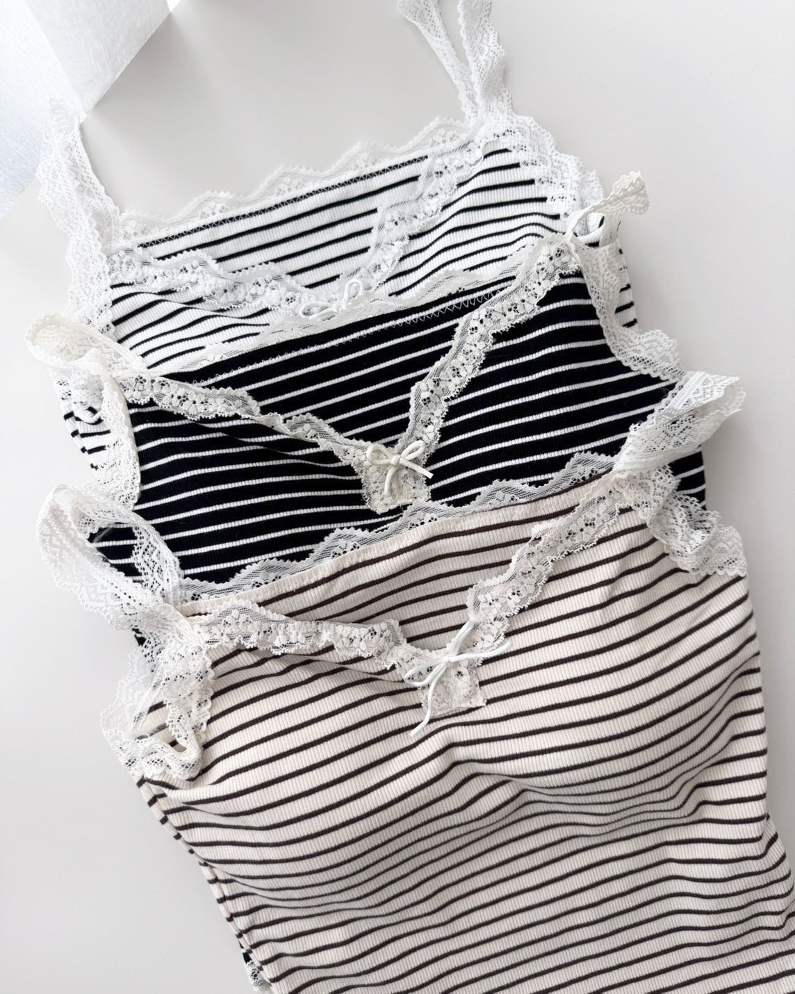 法朵Fado shop｜初夏層次🎀經典條紋蕾絲滾邊內搭背心 526B058 三色