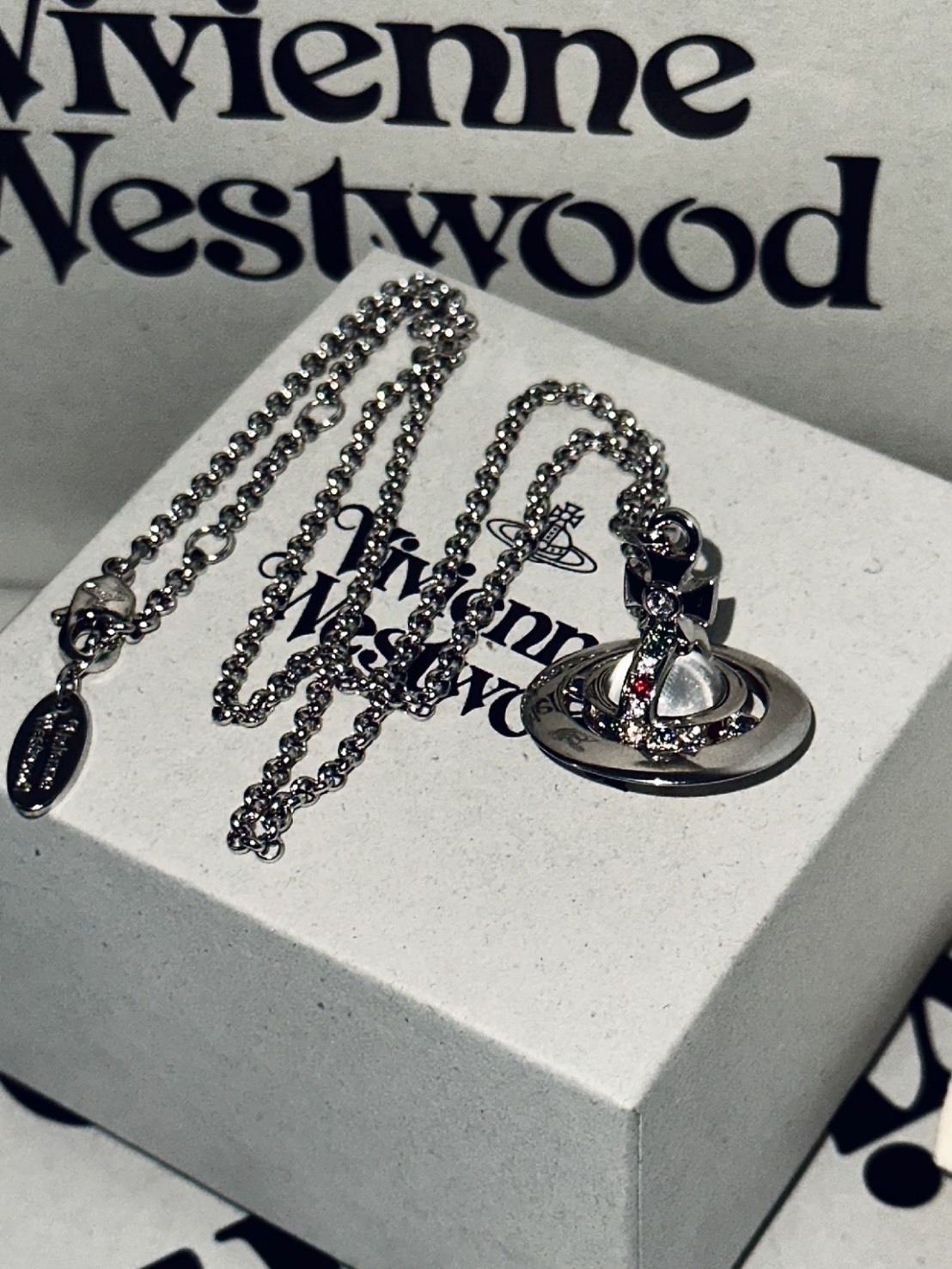 西太后 NEW PETITE ORB PENDANT NECKLACE 彩色 透明球土星 項鍊 女款