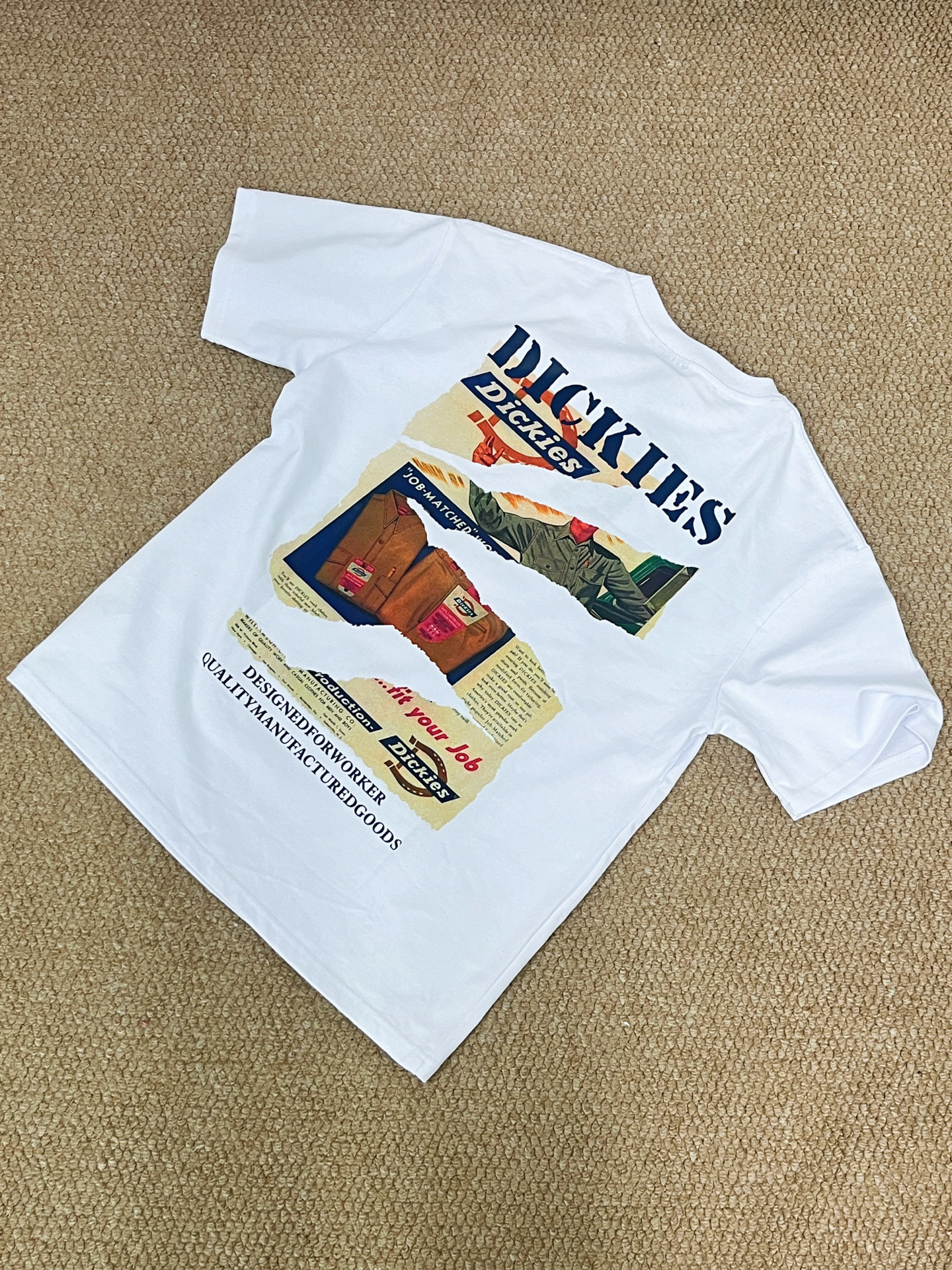 【6/12 - 6/14 週末優惠】Dickies 前做舊Logo 後大印花 拼貼 舊報紙系列 雜誌風格 短袖 上衣 Tee