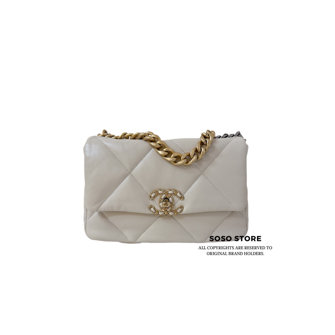 Chanel 19 Flap Bag - White / G & S HW