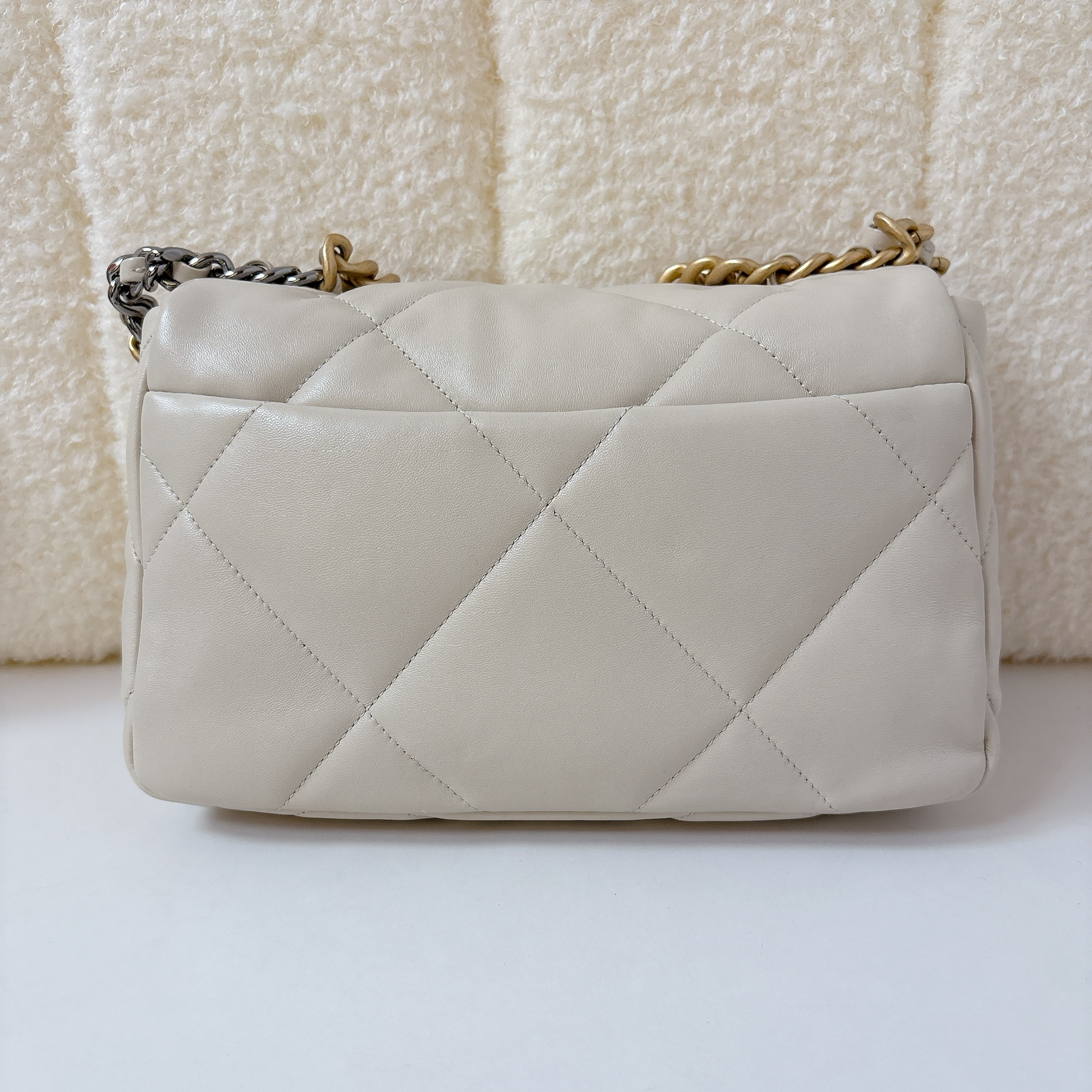 Chanel 19 Flap Bag - White / G & S HW