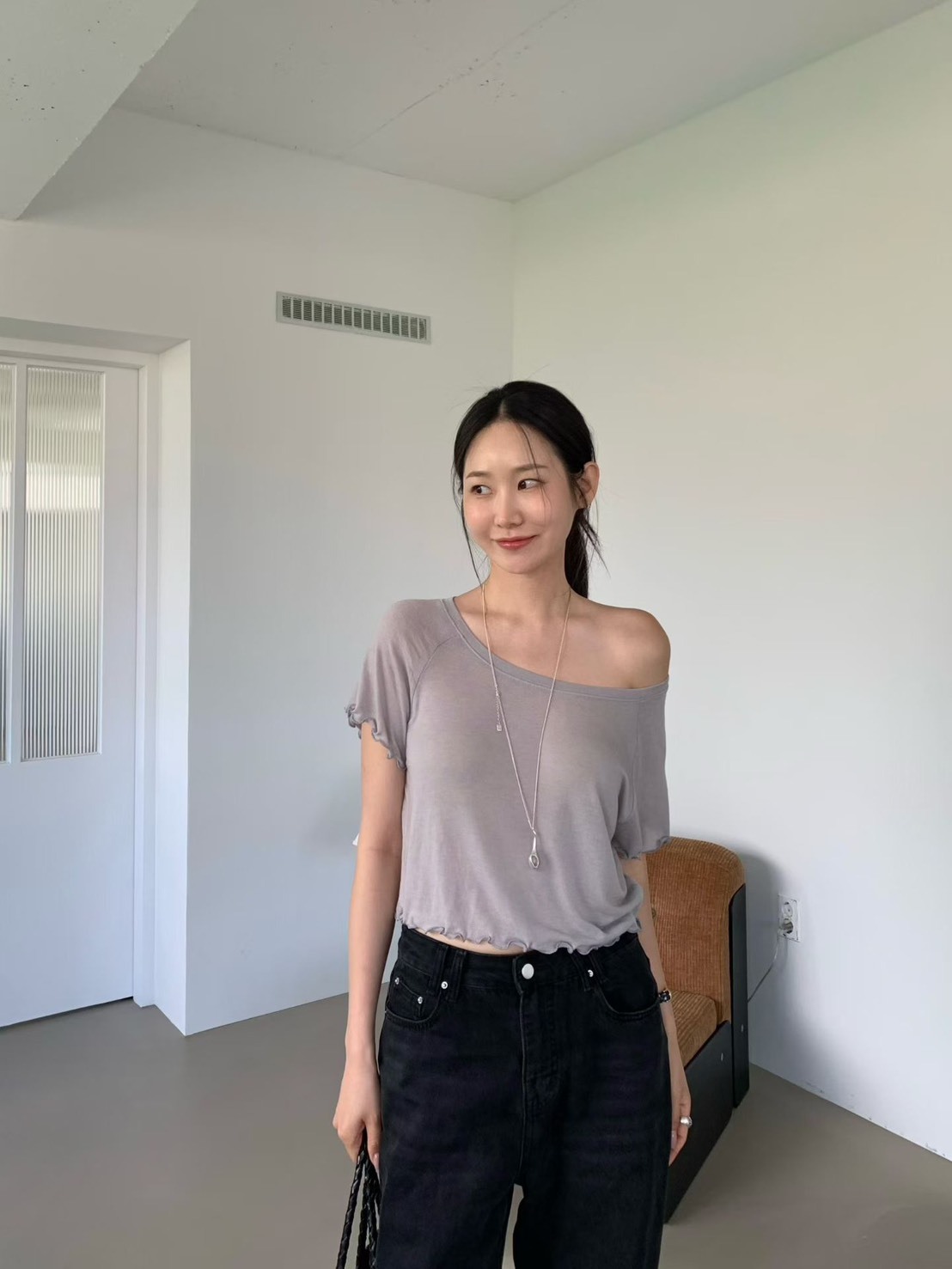 軟綿捲邊單色薄T
