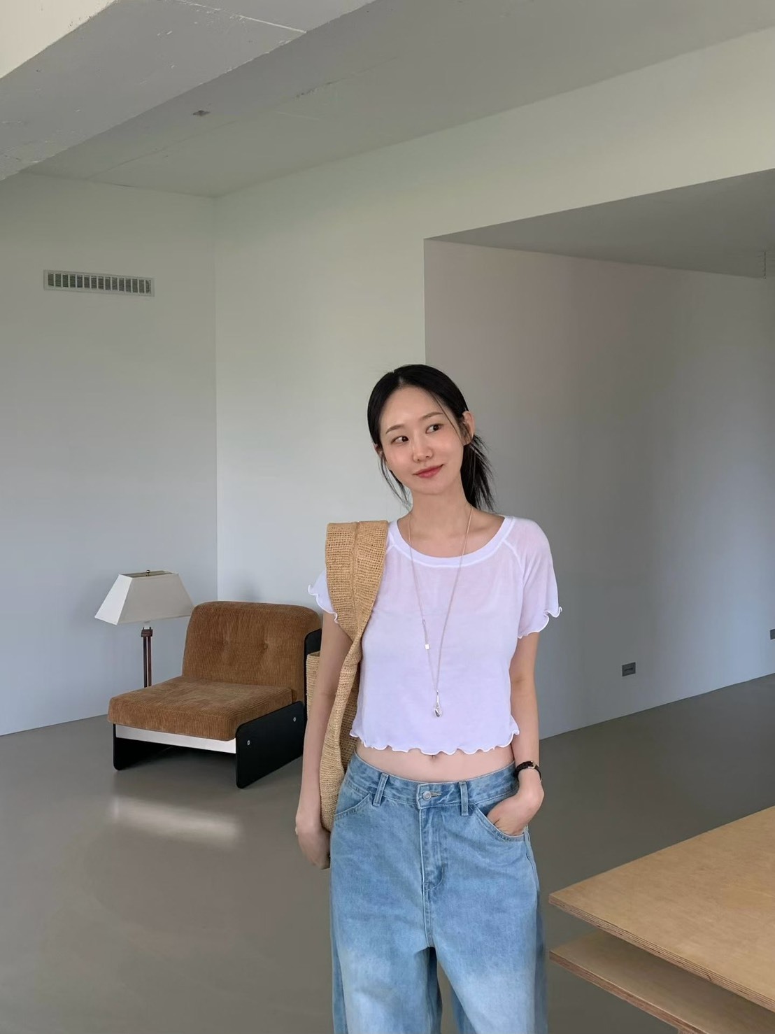 軟綿捲邊單色薄T