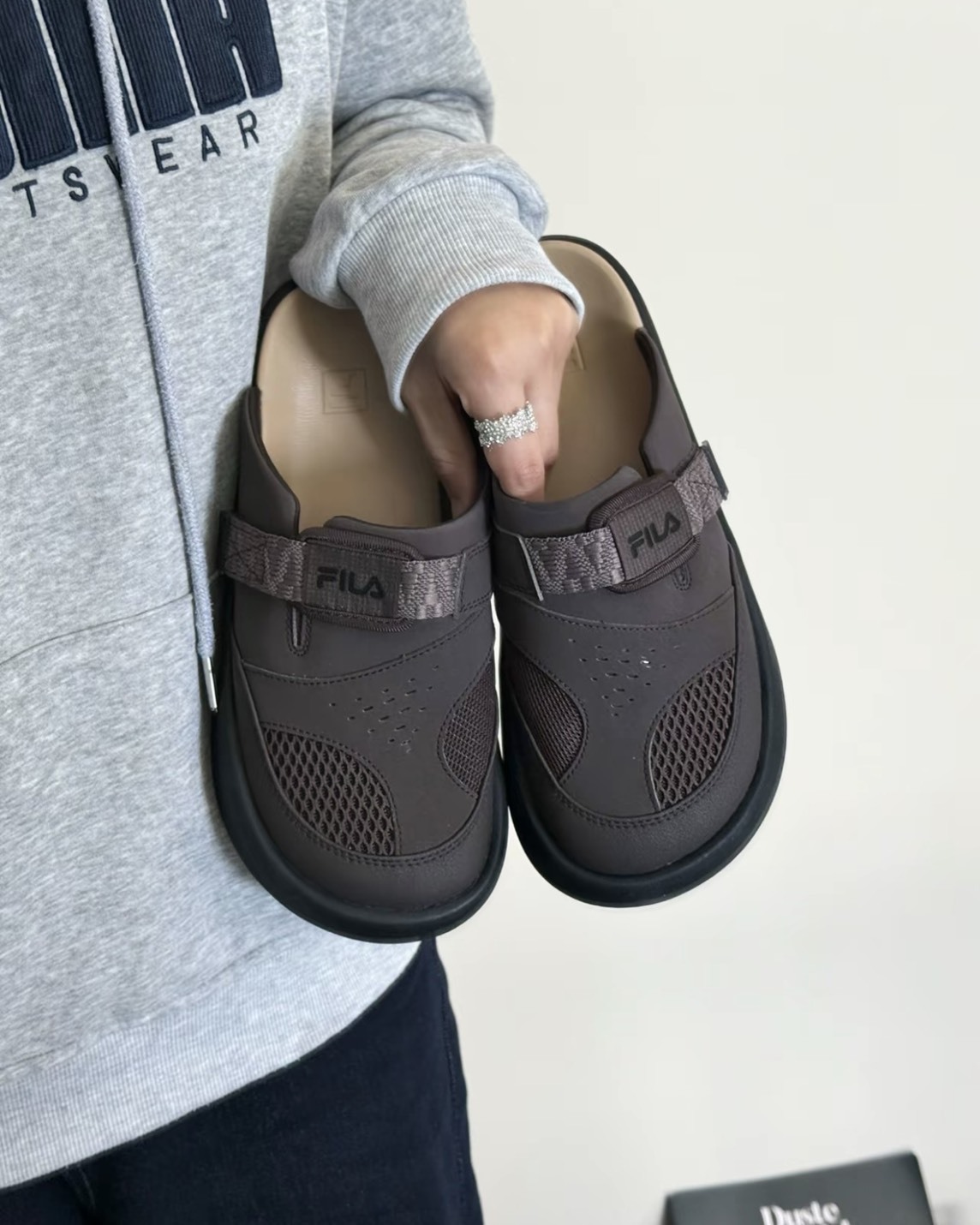 【預購】FILA SMILA 透氣包頭拖鞋 2色 F12W621508F