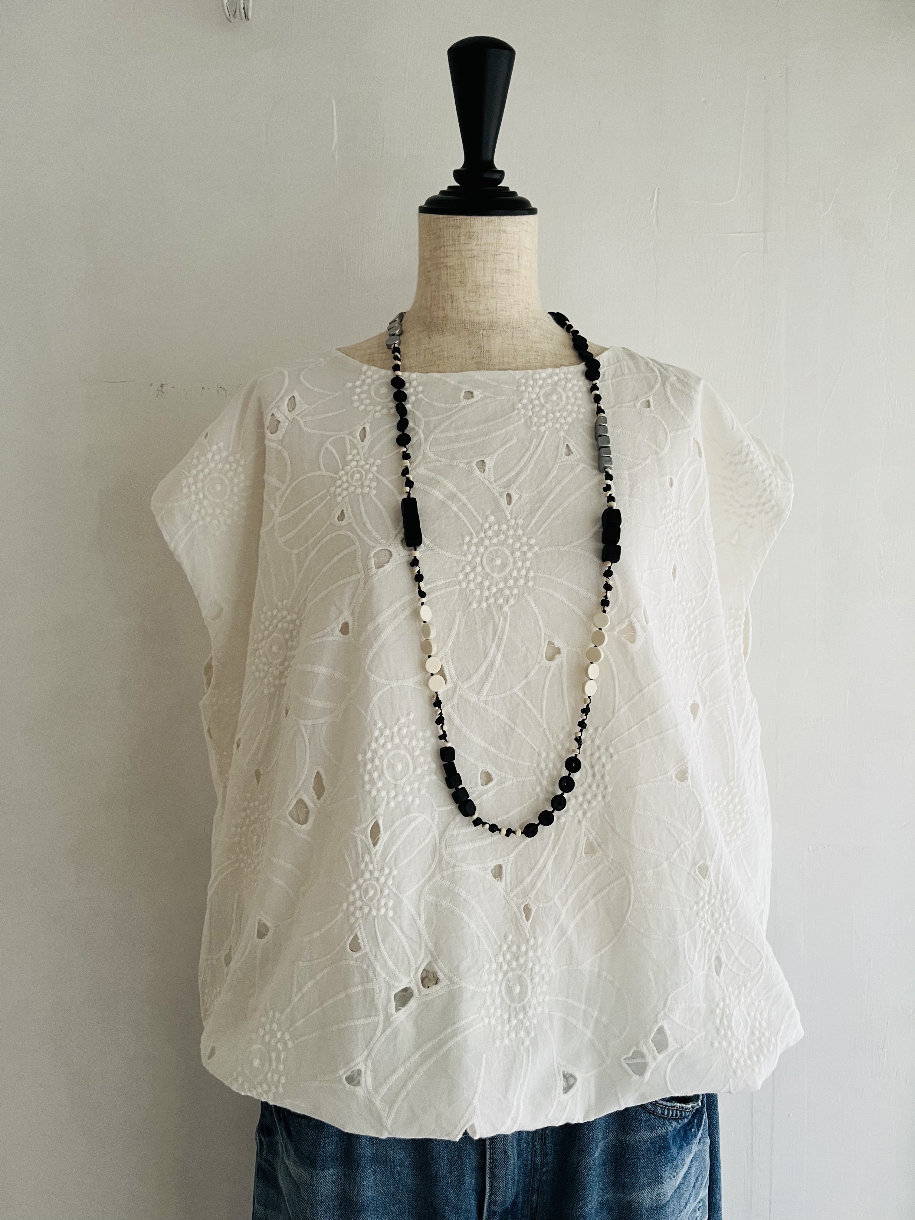 Fanaka白色刺繡通花泡泡腳top