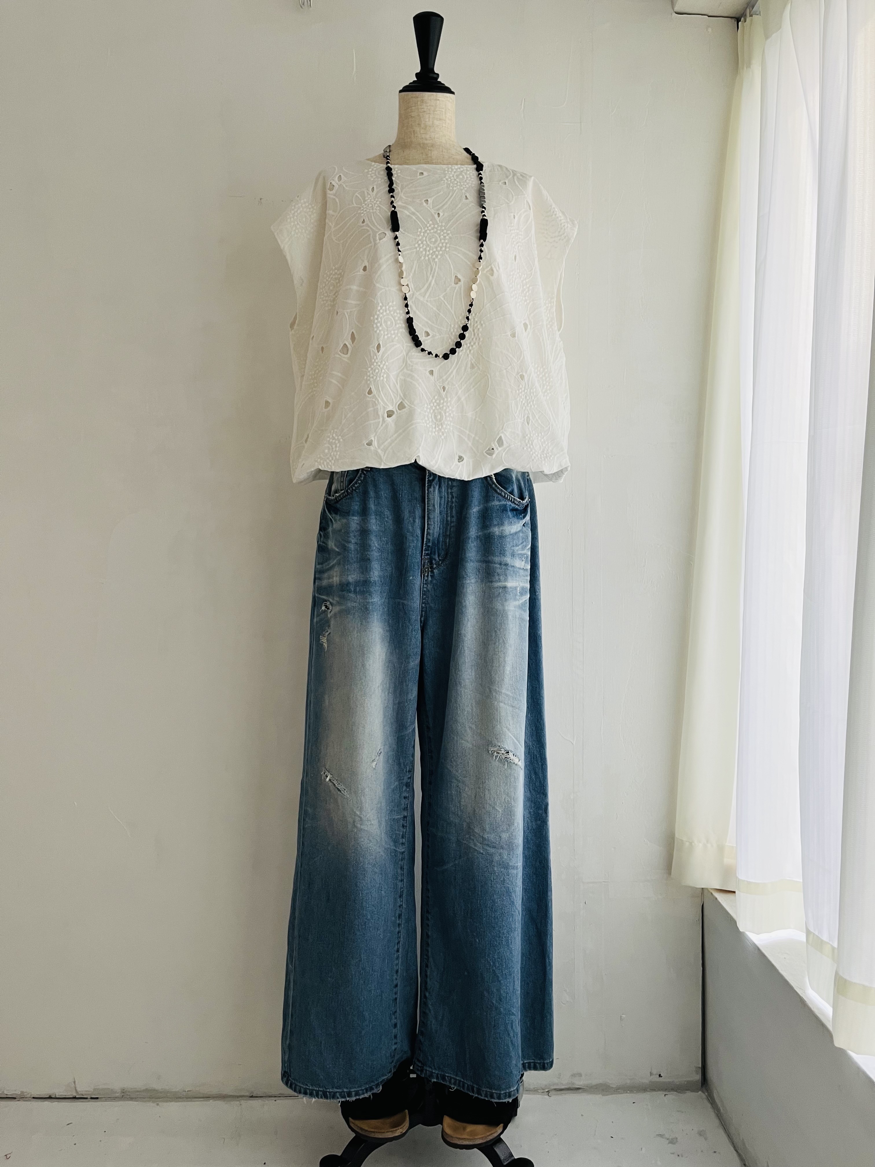 Fanaka白色刺繡通花泡泡腳top