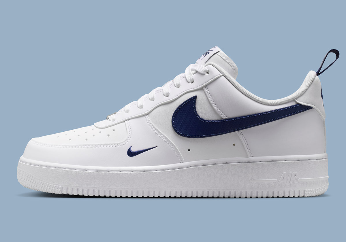 【預訂】NIKE AIR FORCE 1 07 LV8 白深藍刺繡剔-MEN