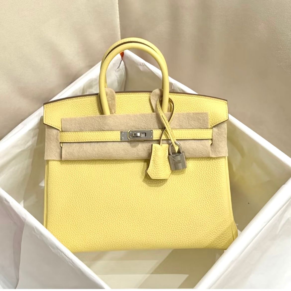 K刻!!! 新鮮單~全新BIRKIN 25, 小雞黃Togo皮,銀扣 1Z/JAUNE POUSSIN H041344CK1Z #B25, 柏金包, #BRAND NEW #香榭站正品