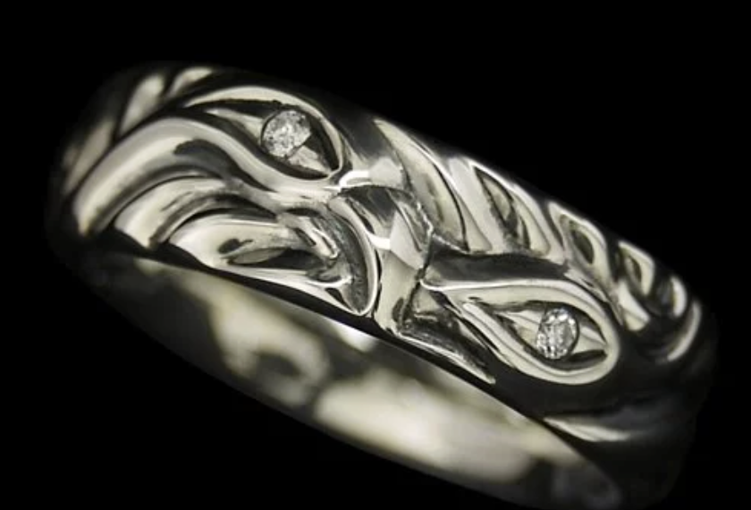 MATING FLIGHT: LOVE BITE RING WITH DIAMONDS