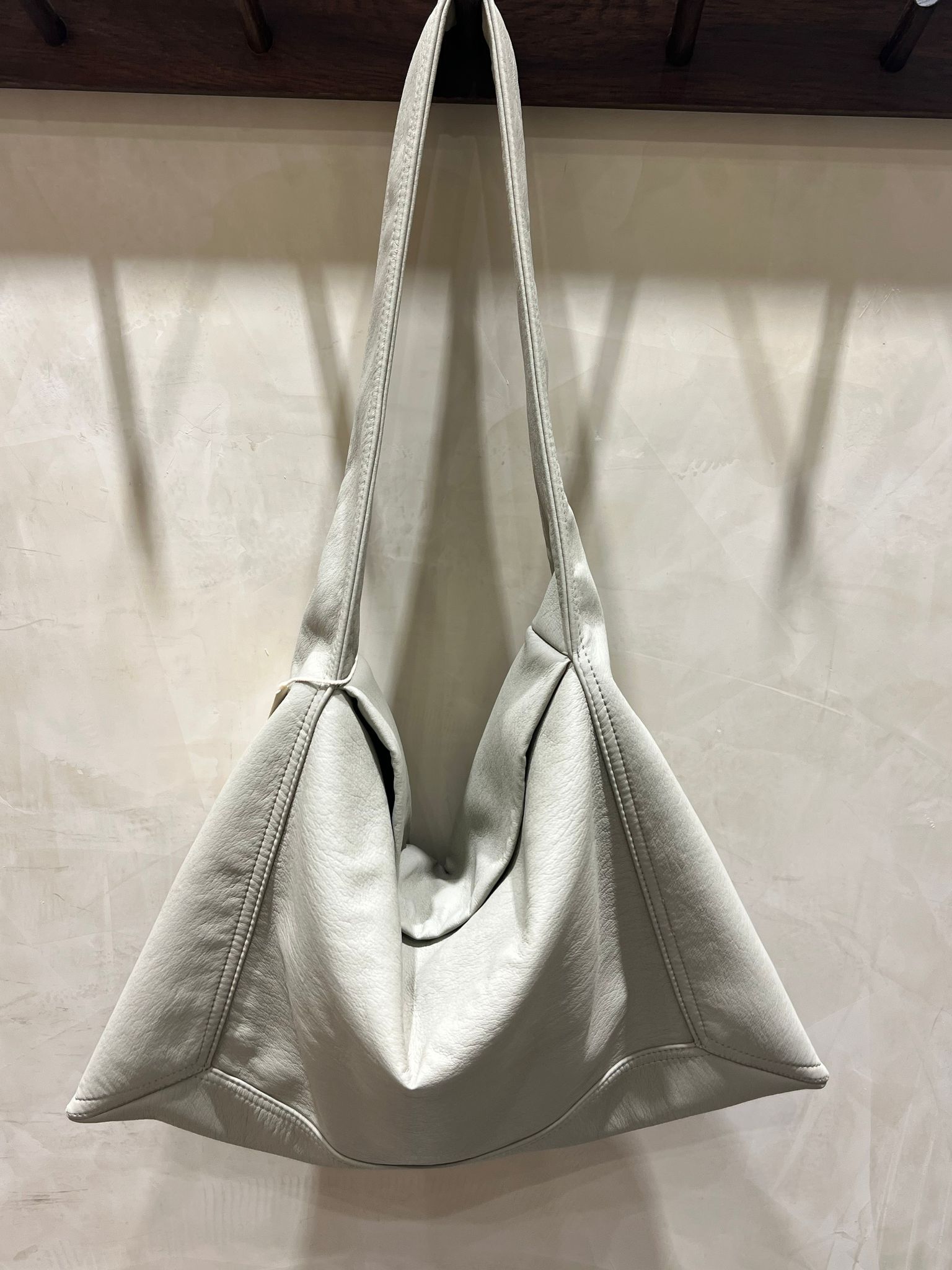 日本🇯🇵品牌 Nadeshiko  真皮磁吸單肩袋 （BLACK黑色 / grey/purple）