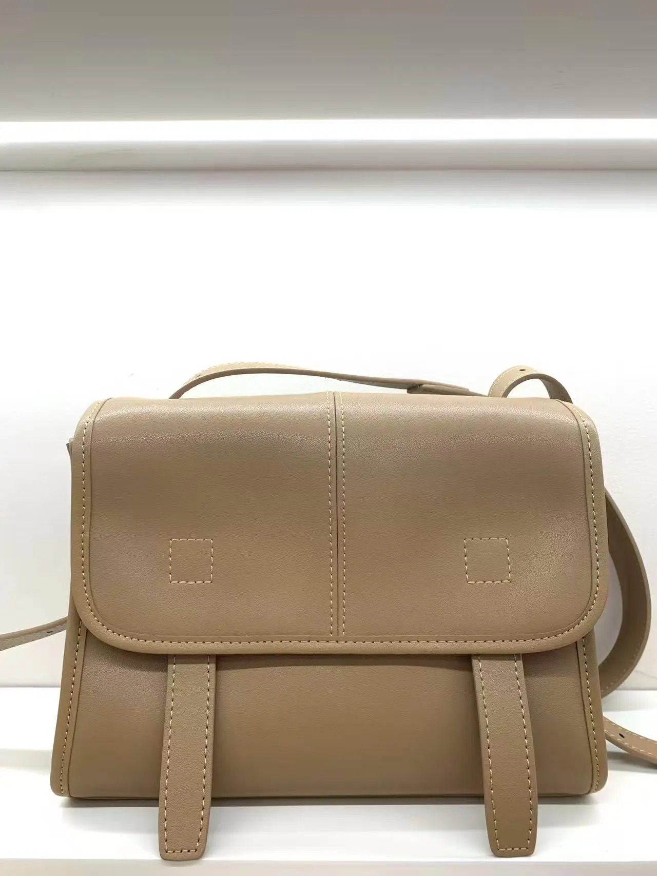 日本🇯🇵品牌 Nadeshiko 真皮雙扣牛津包(肩帶可調節) （khaki//black）