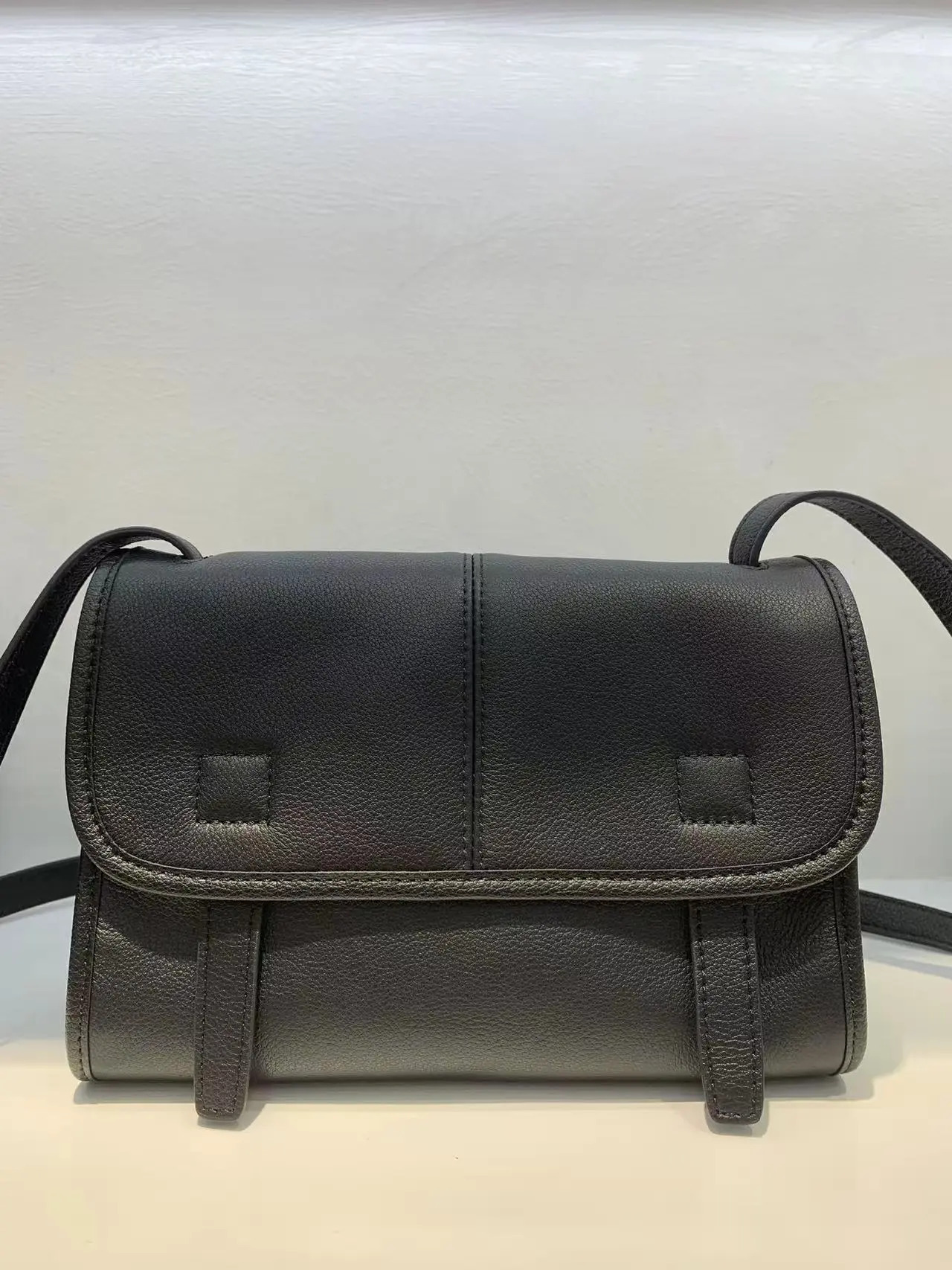 日本🇯🇵品牌 Nadeshiko 真皮雙扣牛津包(肩帶可調節) （khaki//black）