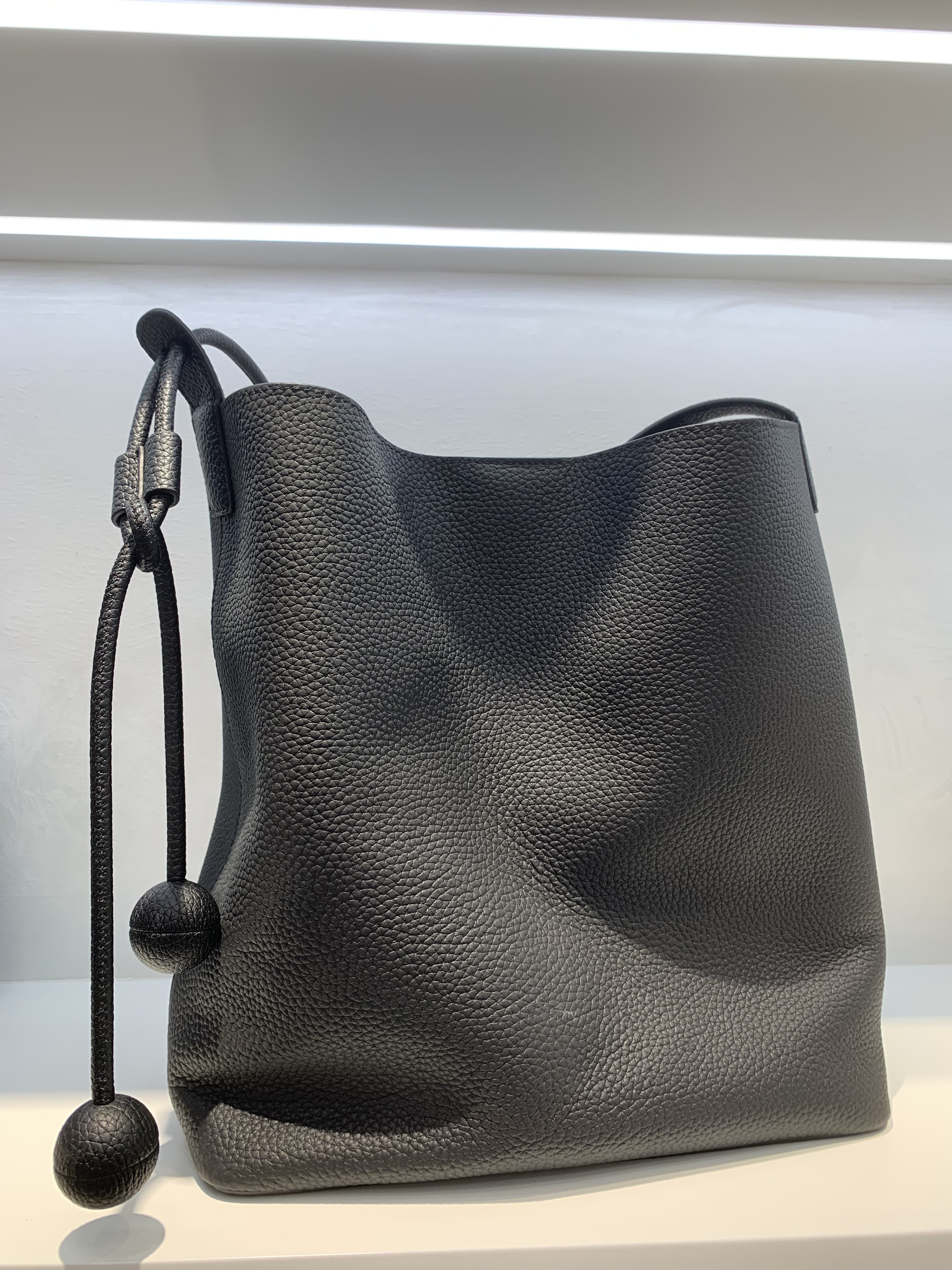 日本🇯🇵品牌 Nadeshiko 真皮大容量單肩水桶包(肩帶可調節)（khaki//black/WHITE白色）